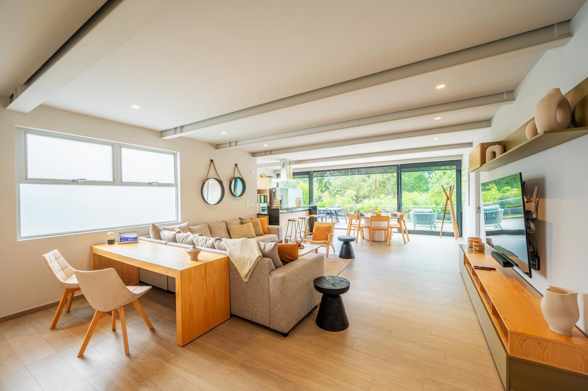 Exclusive Penthouse, 2 Bedrooms, Terrace, Park View