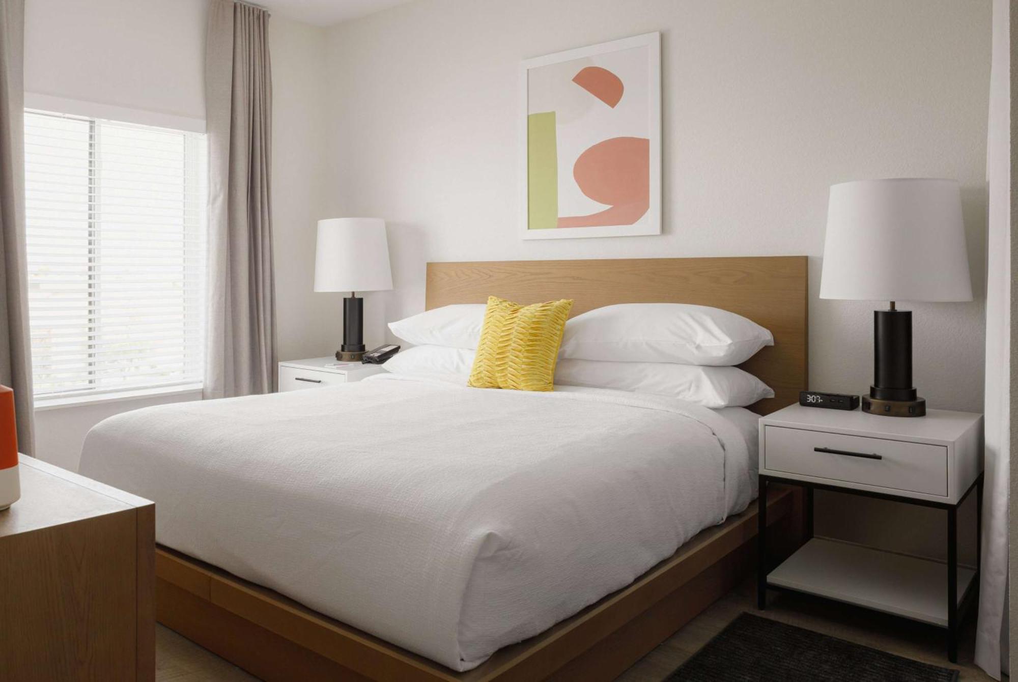 One Bedroom Suite Balcony - King Bed