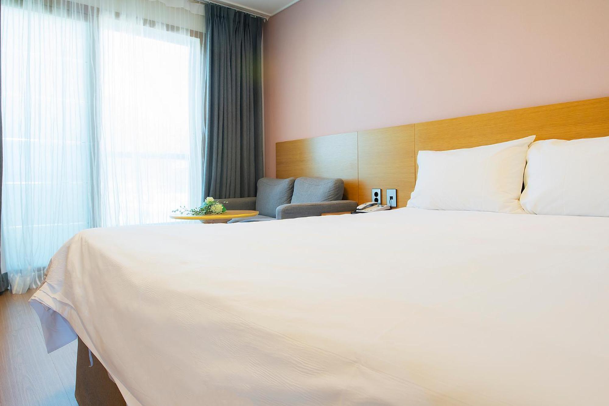 Standard Double Room with Mountain View