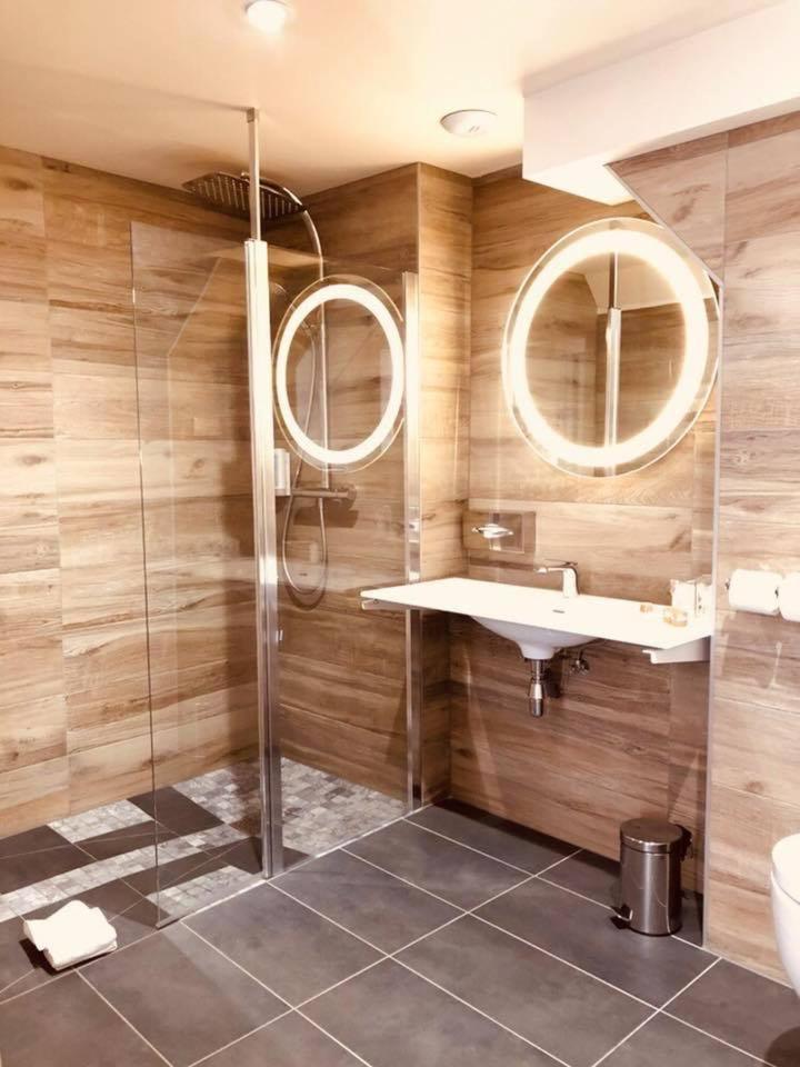 Junior Suite Shower