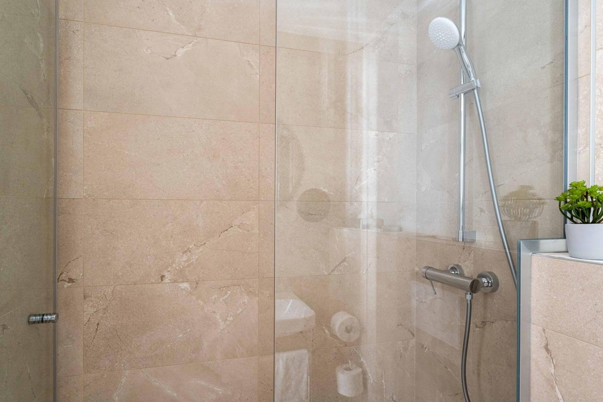 Triple Room,1609715537:JPEG