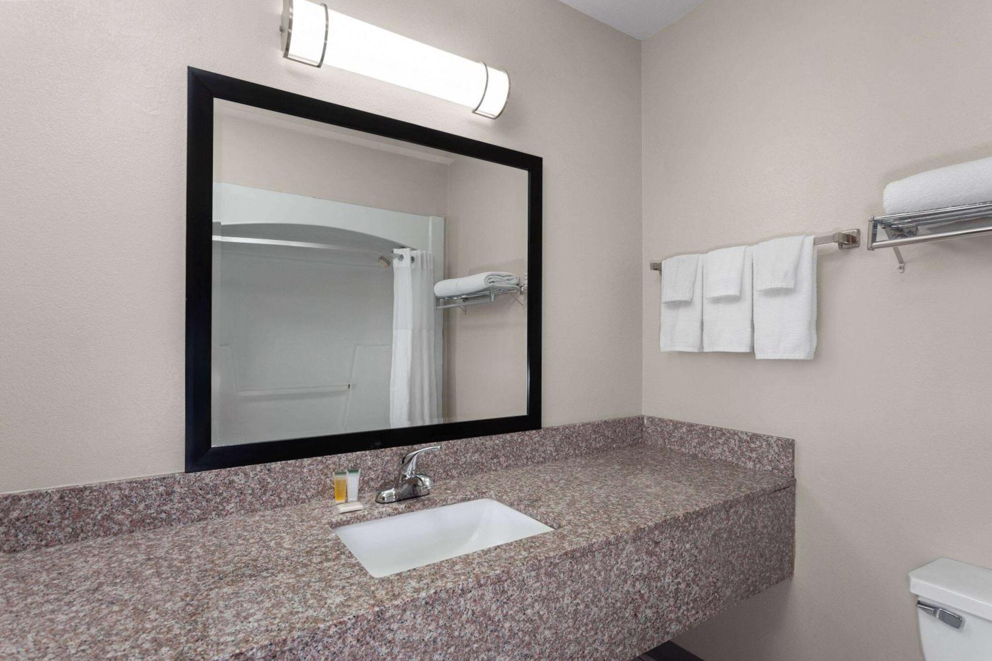 1 King Bed Studio Suite Hot Tub Non-Smoking