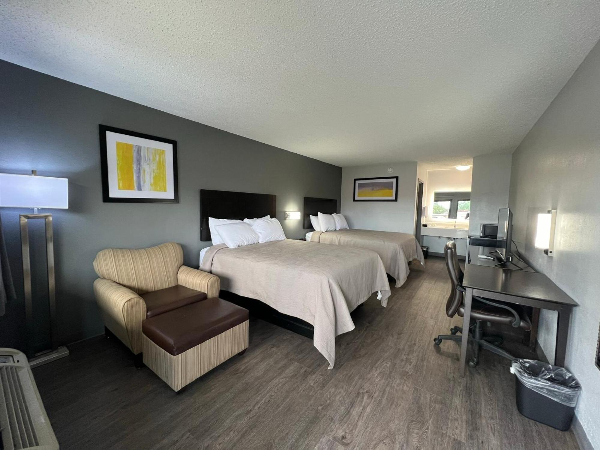 Quadruple Room with Two Queen Beds - Non Smoking