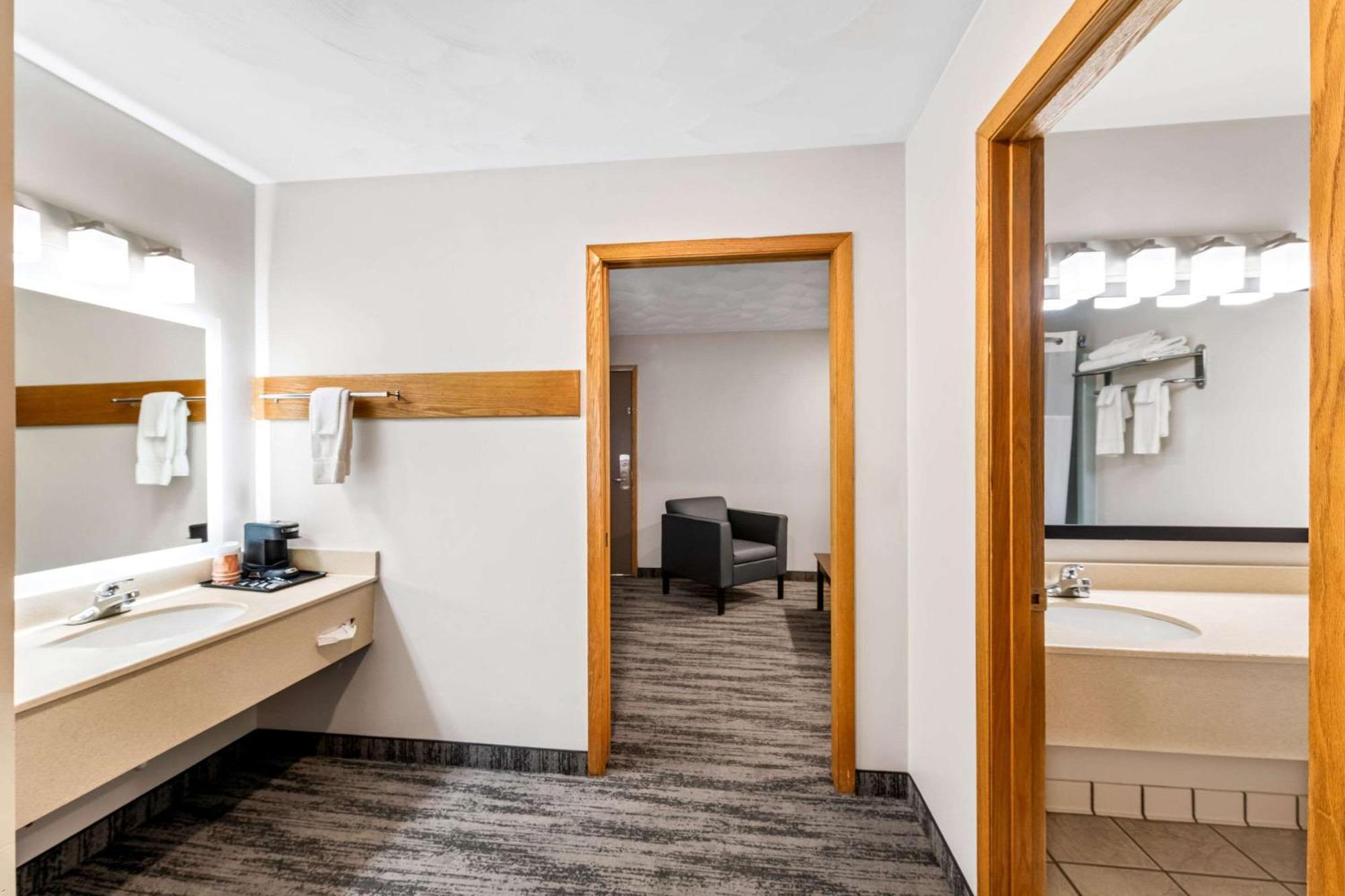 King Suite with Sofa Bed - Non-Smoking