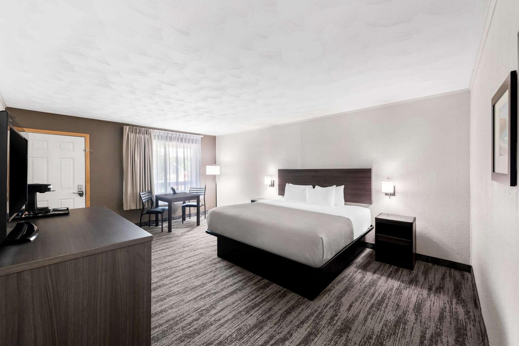 Queen Room with Two Queen Beds - Accessible/Non-Smoking