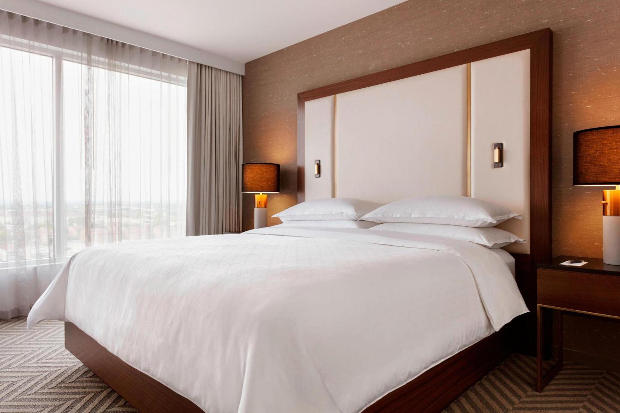 Junior Suite, 1 King, City view