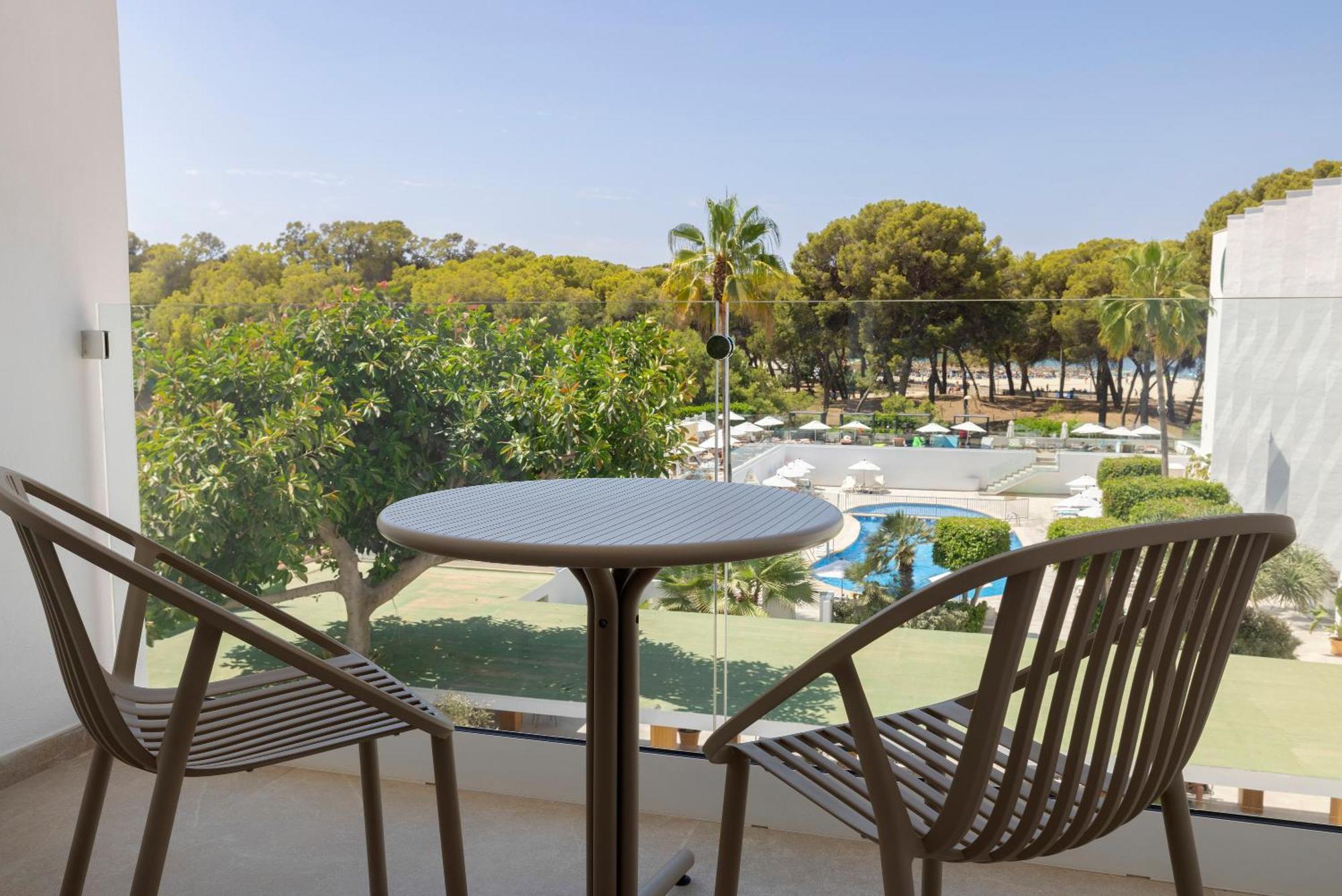 Twin room with Balcony and Partial Beach View,1609770157:JPEG