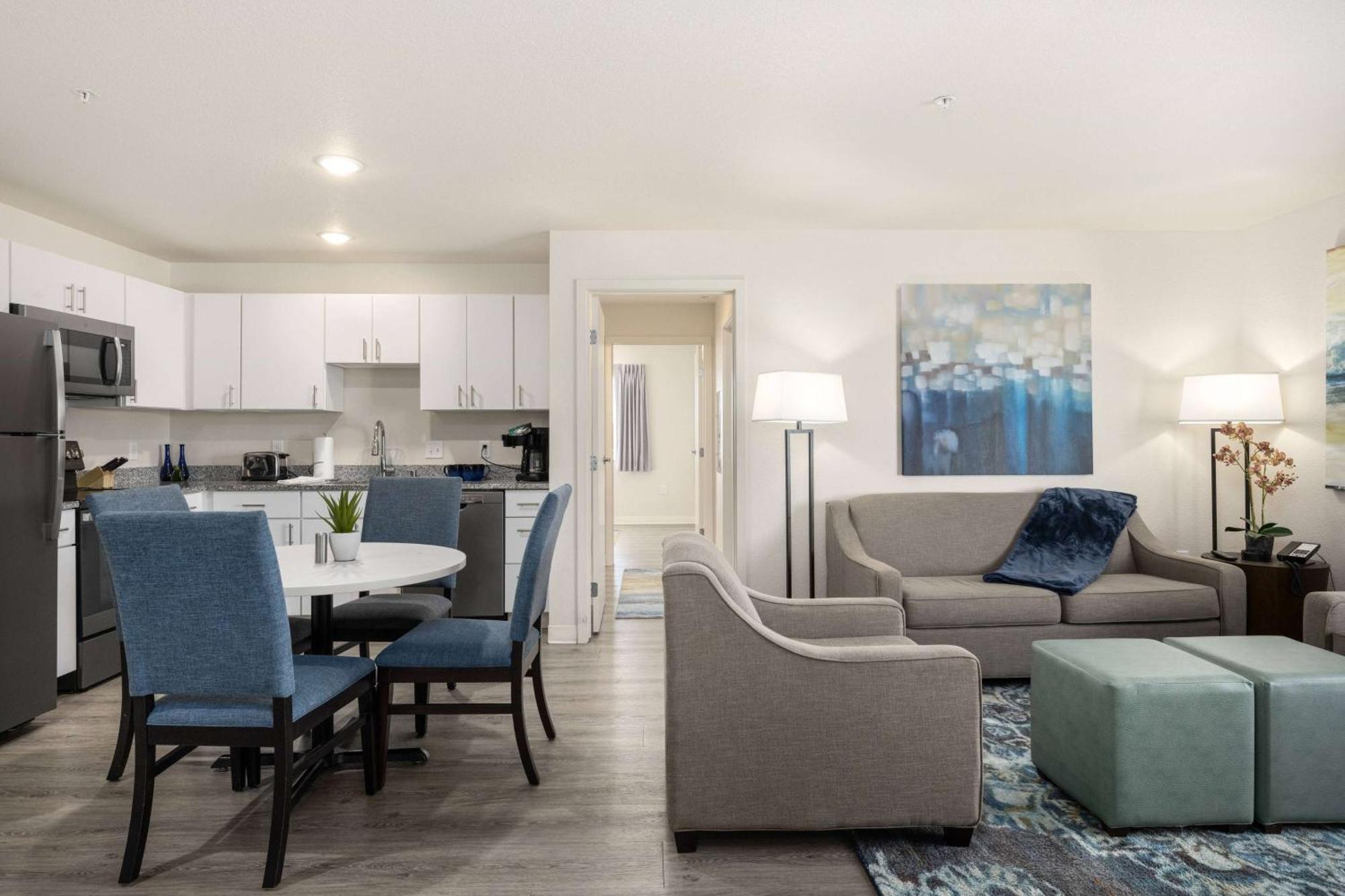Three Bedroom Suite Roll-In Shower - 3 Queen Beds