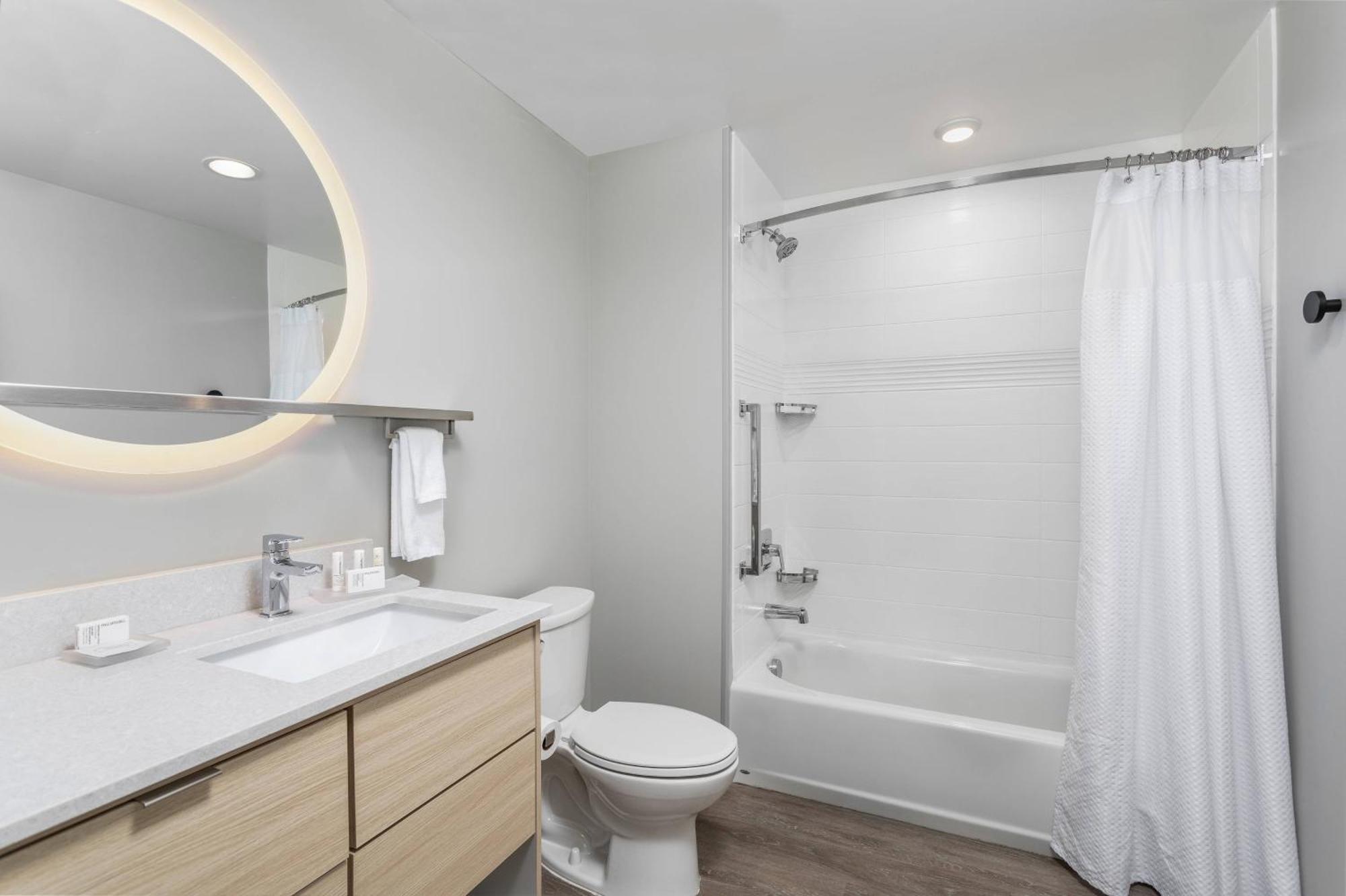 Studio Two Queen Beds High Floor or Theme Park View
