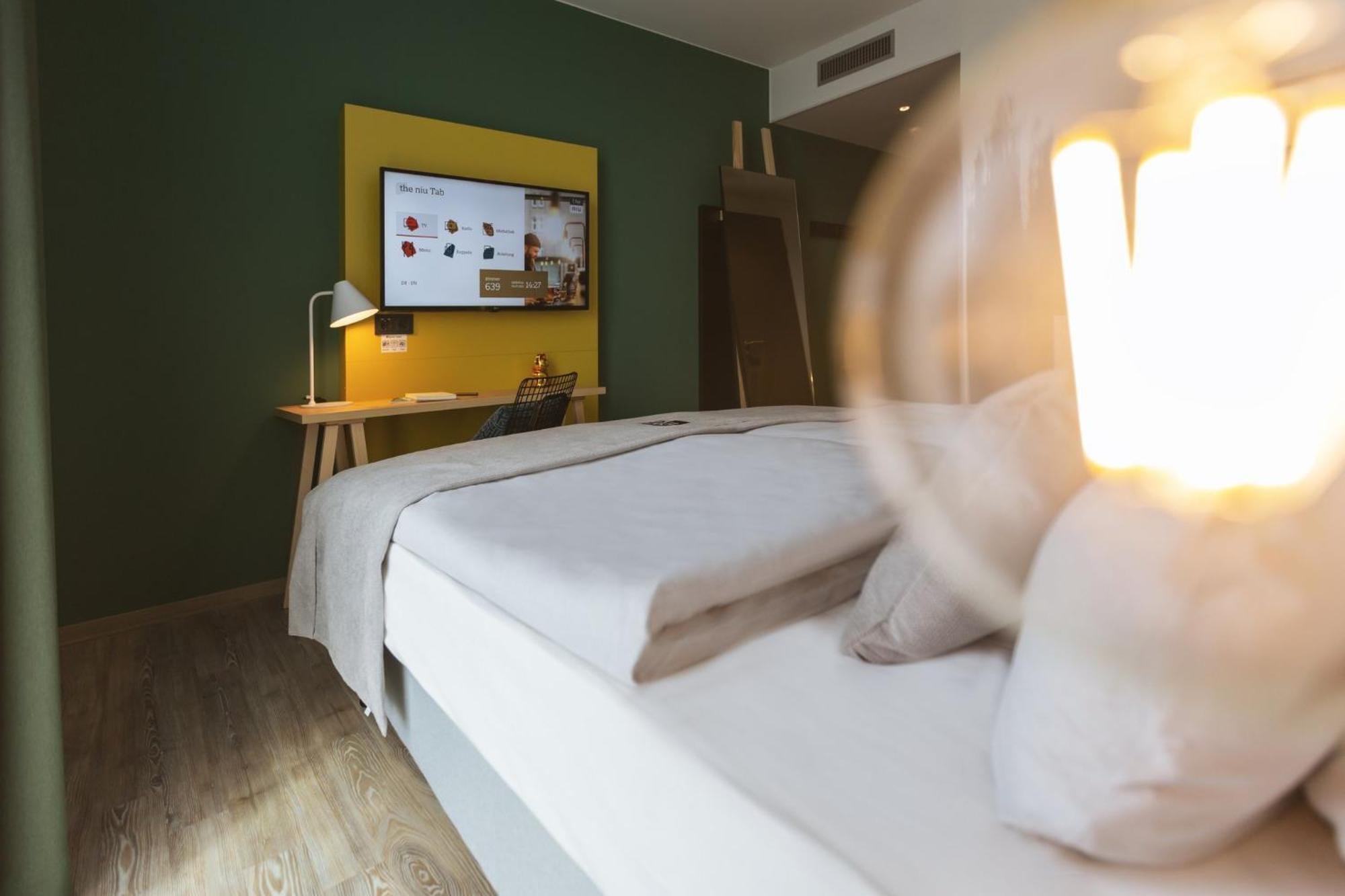 Chambre Lit Queen-Size Standard - Accessible aux Personnes à Mobilité Réduite