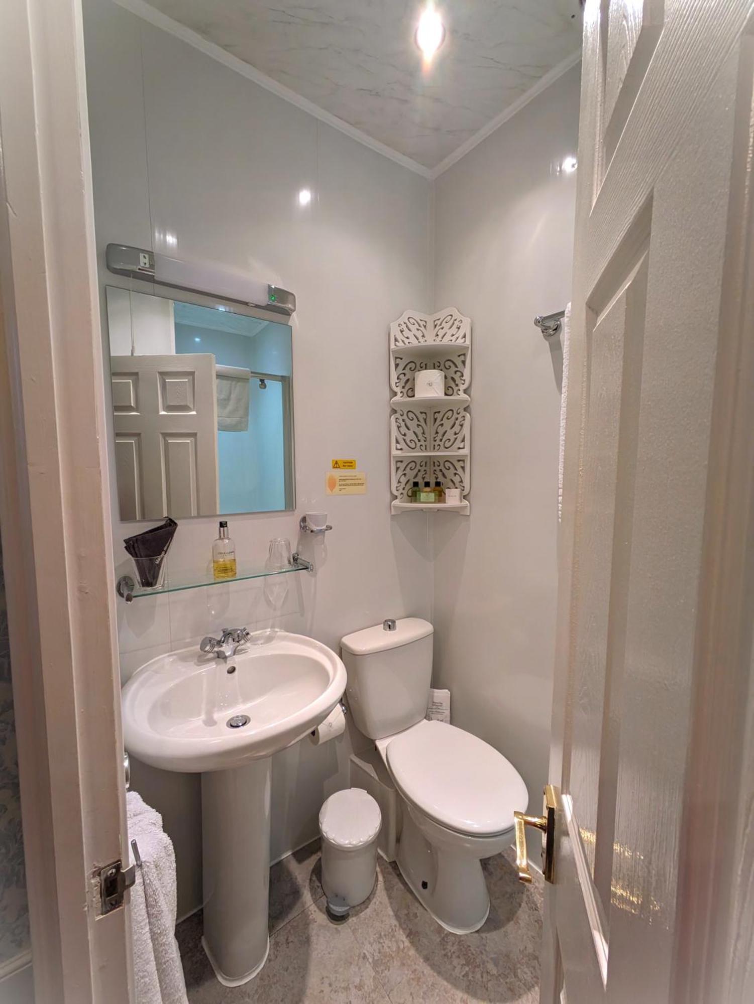 Deluxe Double Room with Shower