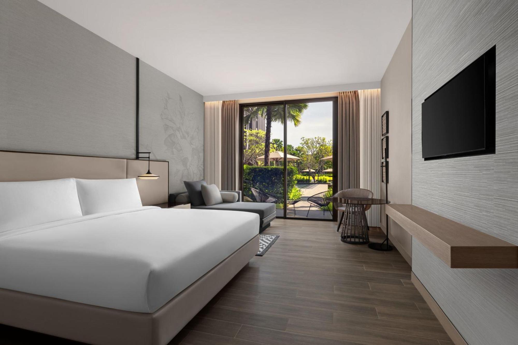 Deluxe King Room - Garden Access
