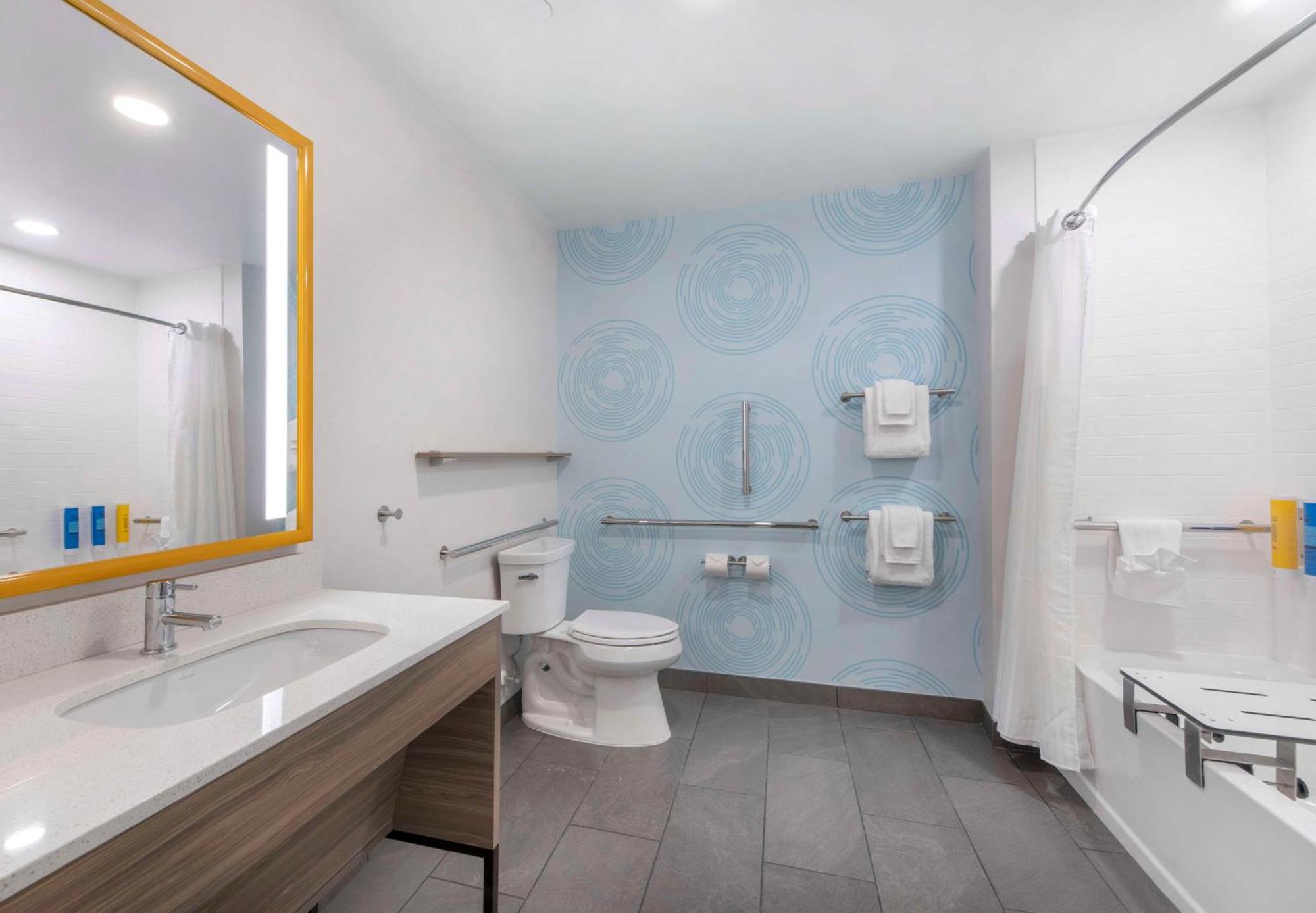 Queen Room with Two Queen Beds - Mobility Access