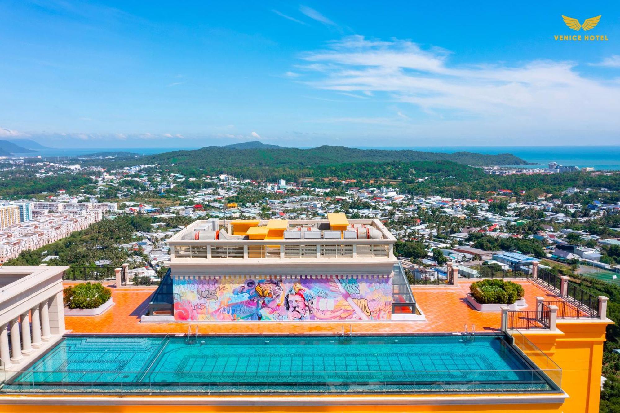 Two - Bedroom Connecting Door Sunset & Firework View Balcony