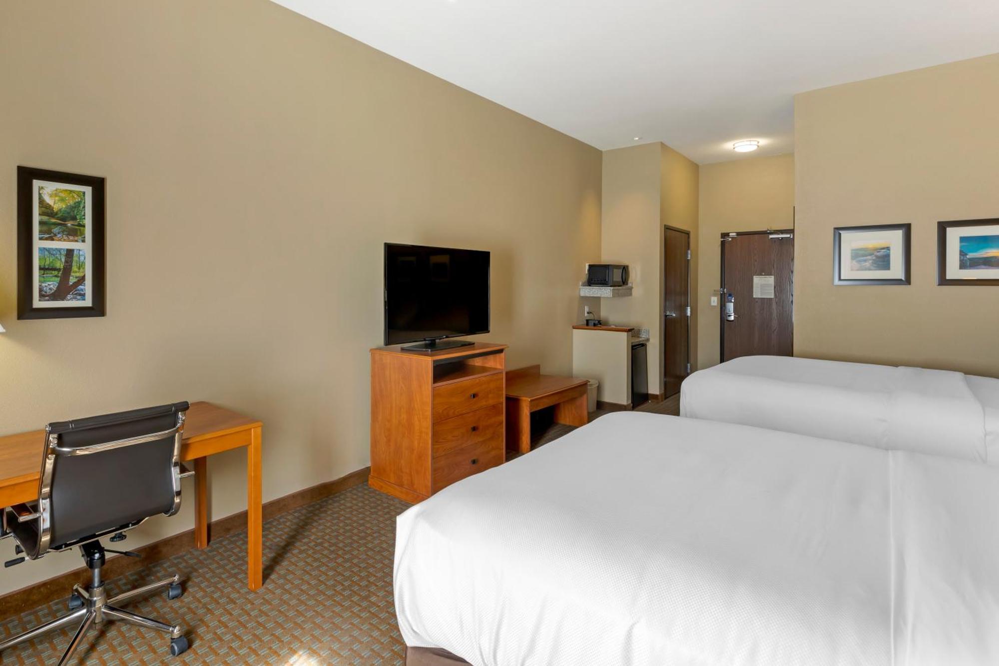 Queen Room with Two Queen Beds - Accessible/Non-Smoking