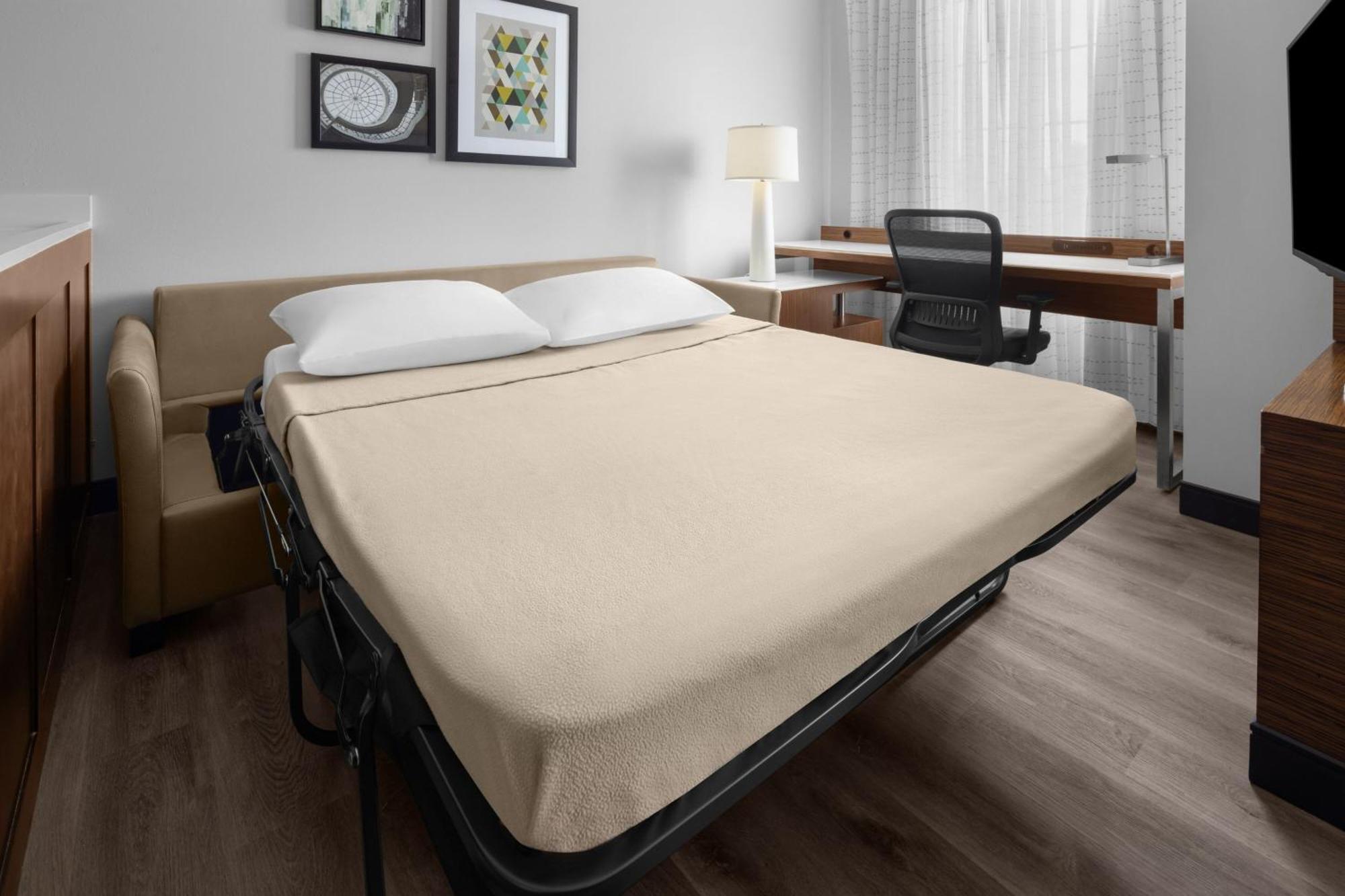 King Studio with Sofa Bed - Hearing Accessible