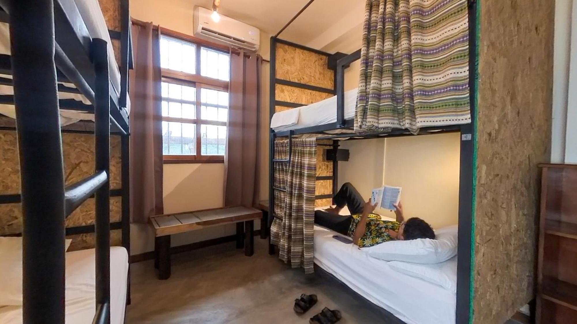 Cama Individual en dormitorio compartido de 6 camas