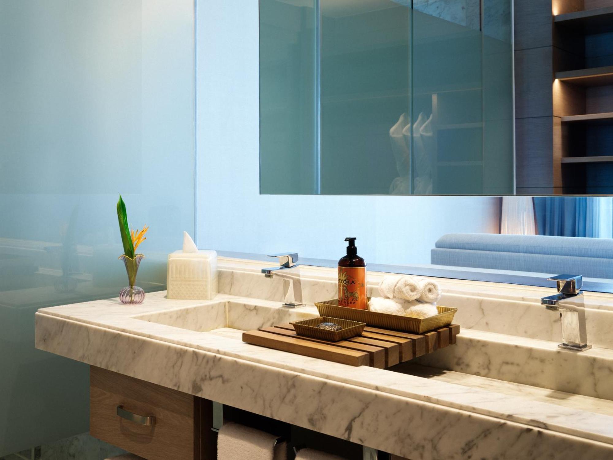 Euphoria Corner King Suite Ocean View