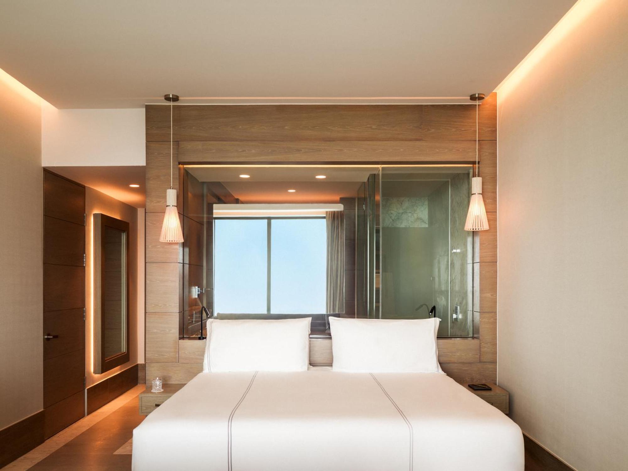 Deluxe King Room Ocean View
