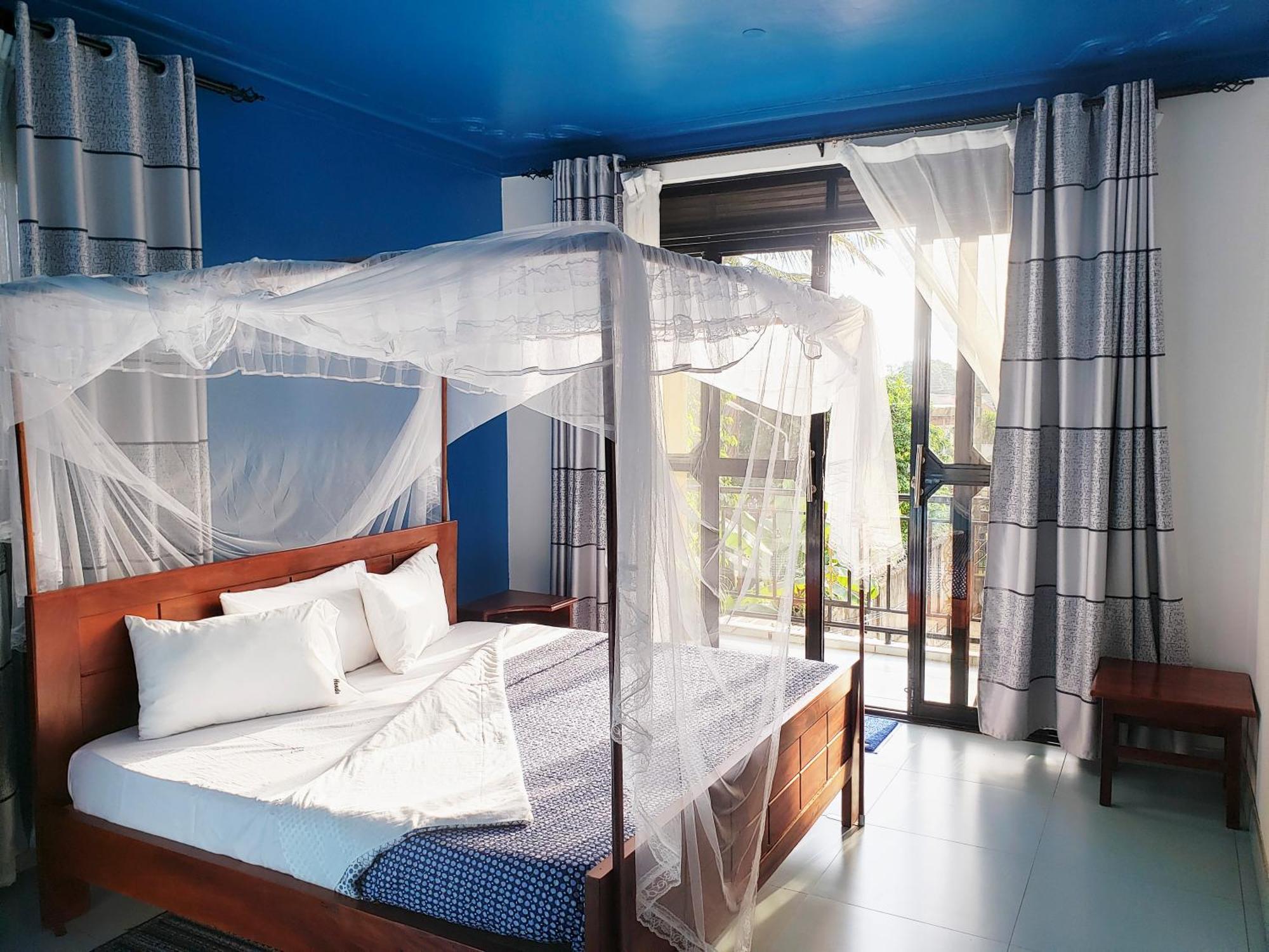 Queen Room with Balcony