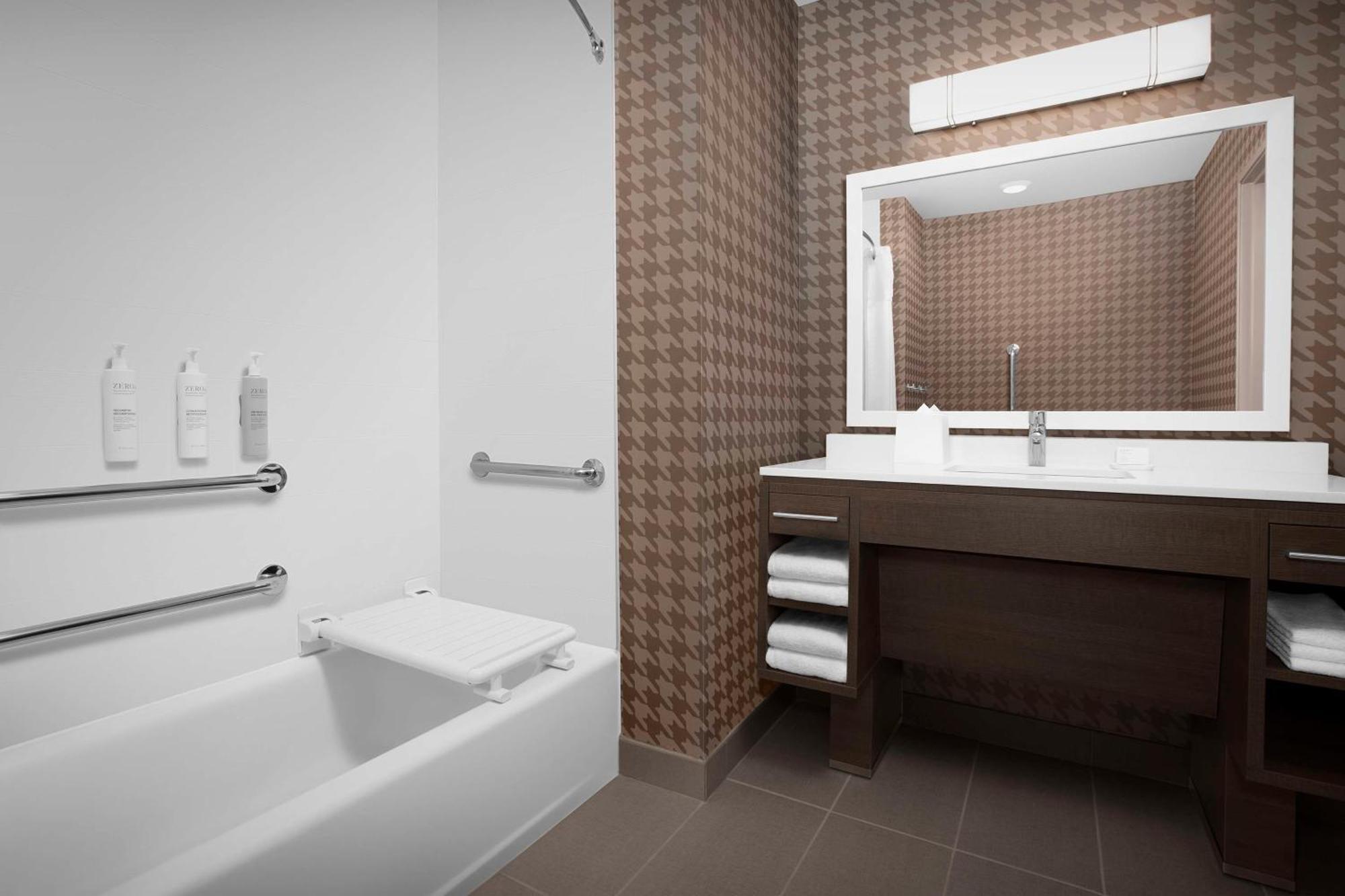 Studio Suite with Two Queen Beds and Tub - Mobility Access