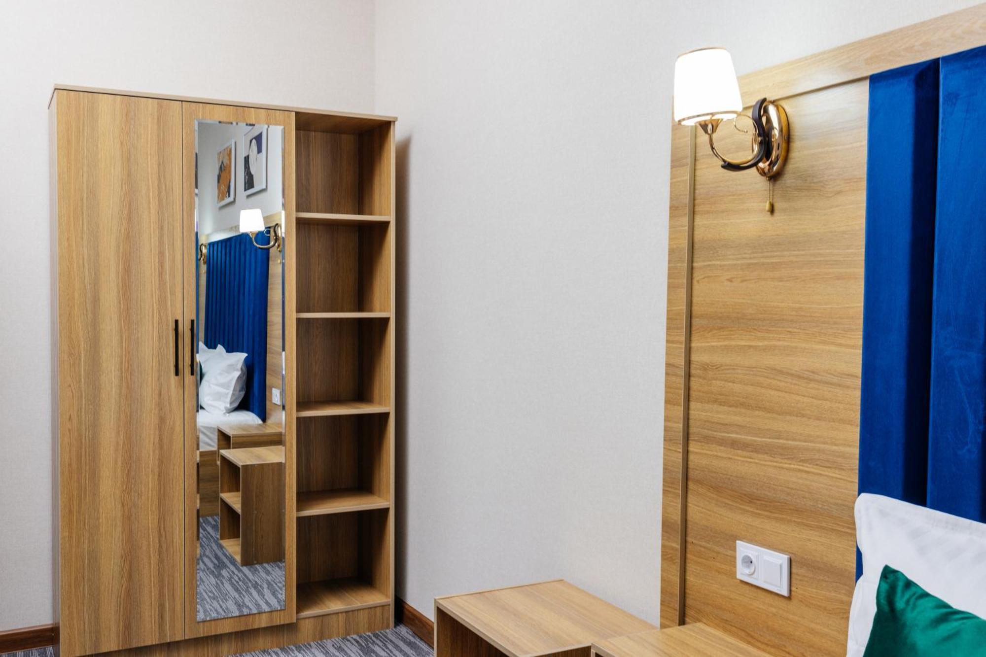Family Room,1610677564:JPEG