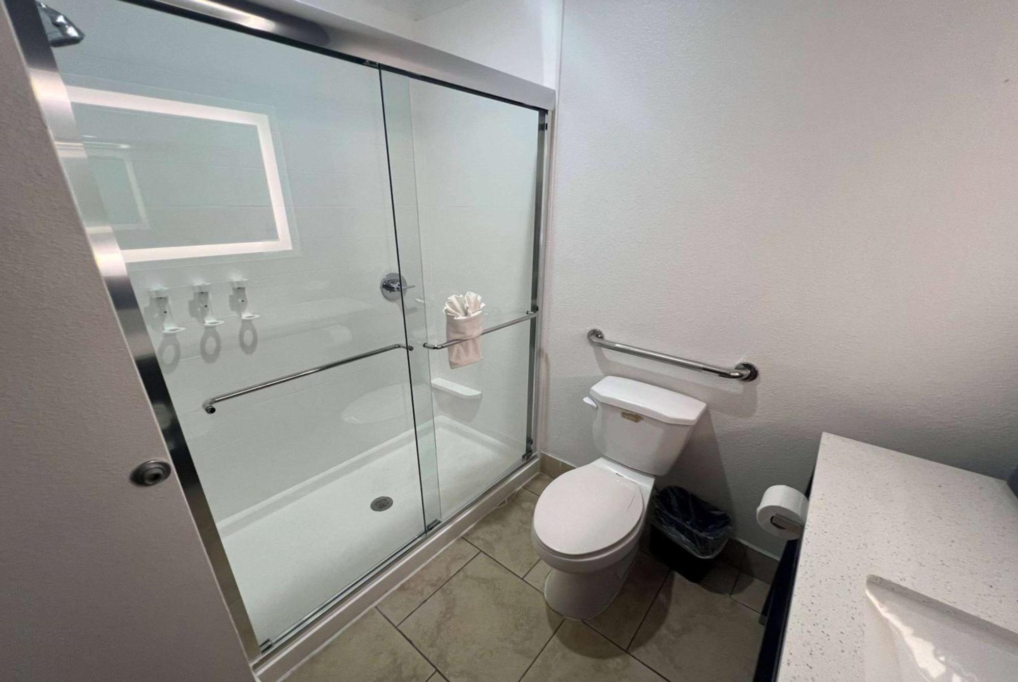 Deluxe Suite with Two Queen Beds - Non-Smoking