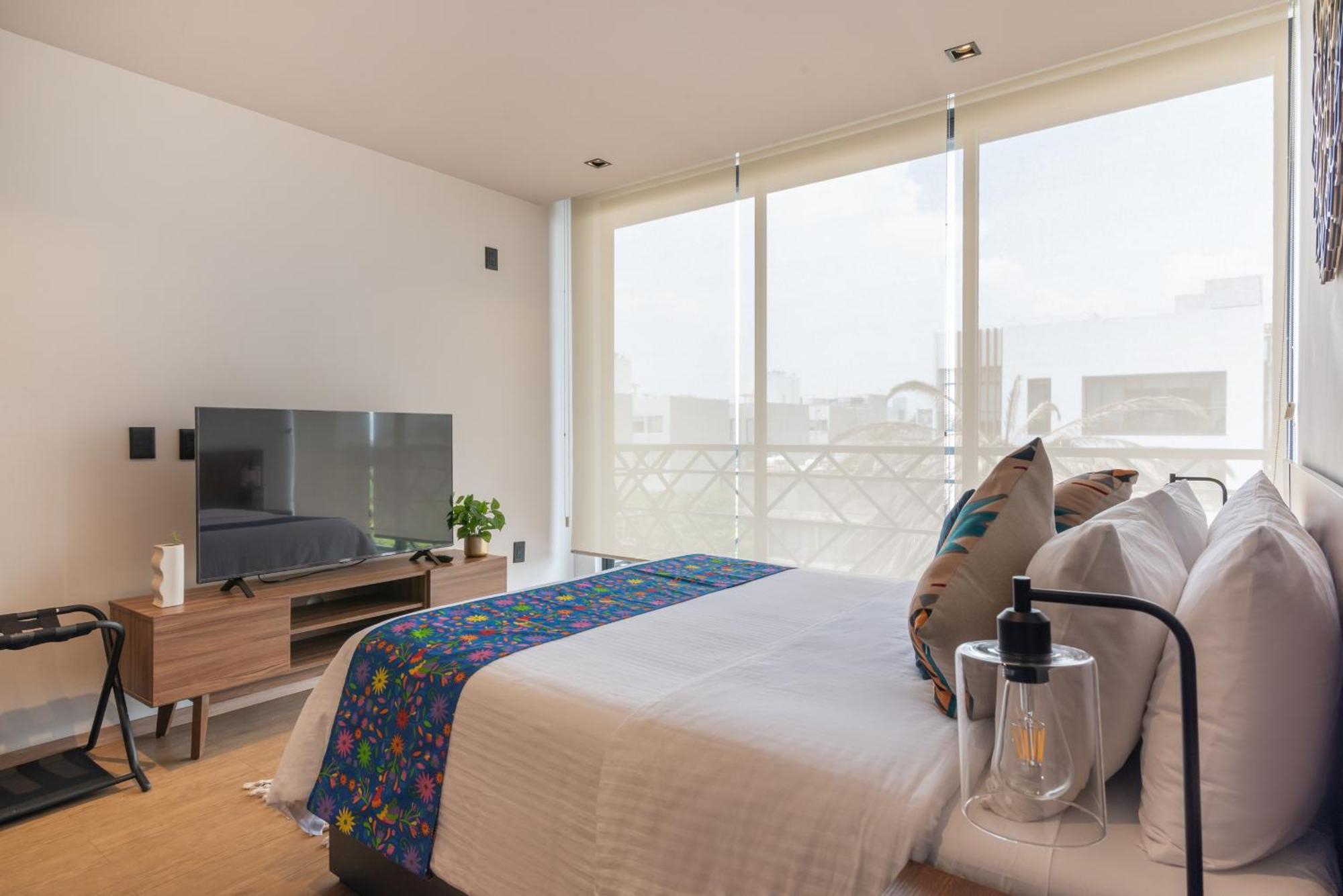 Loft with balcony & kitchenette