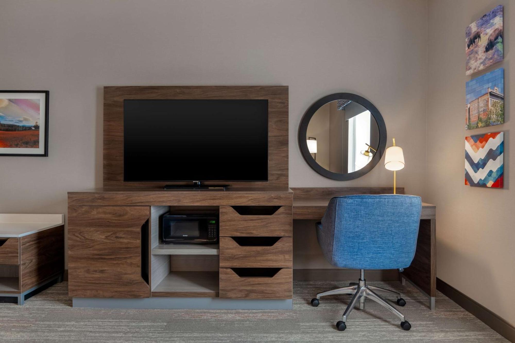 Queen Room with Two Queen Beds and Bath Tub