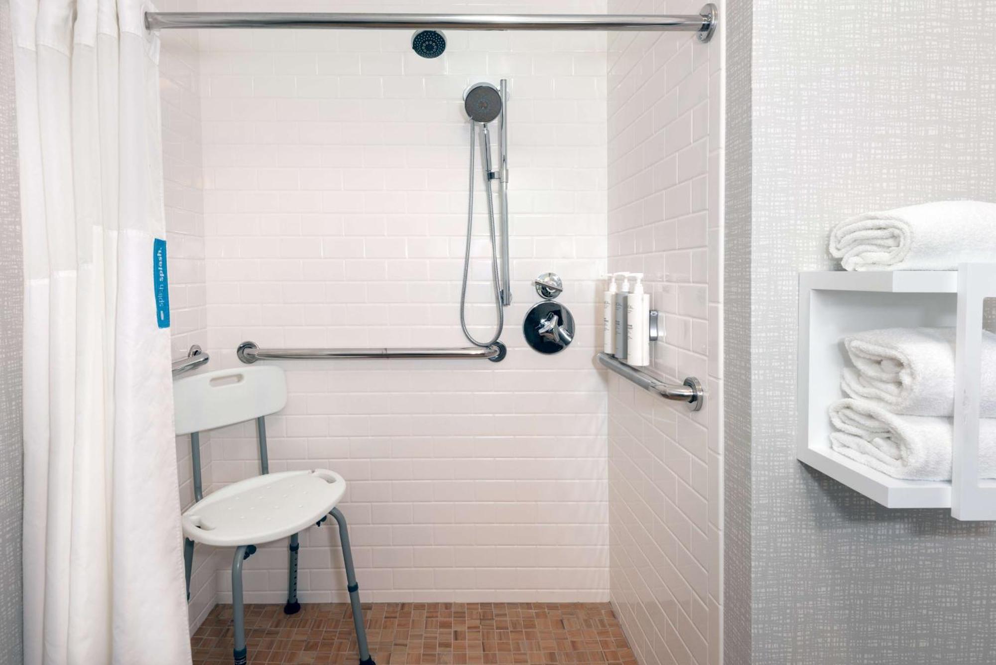 King Room with Roll-In Shower - Mobility Access/Non-Smoking