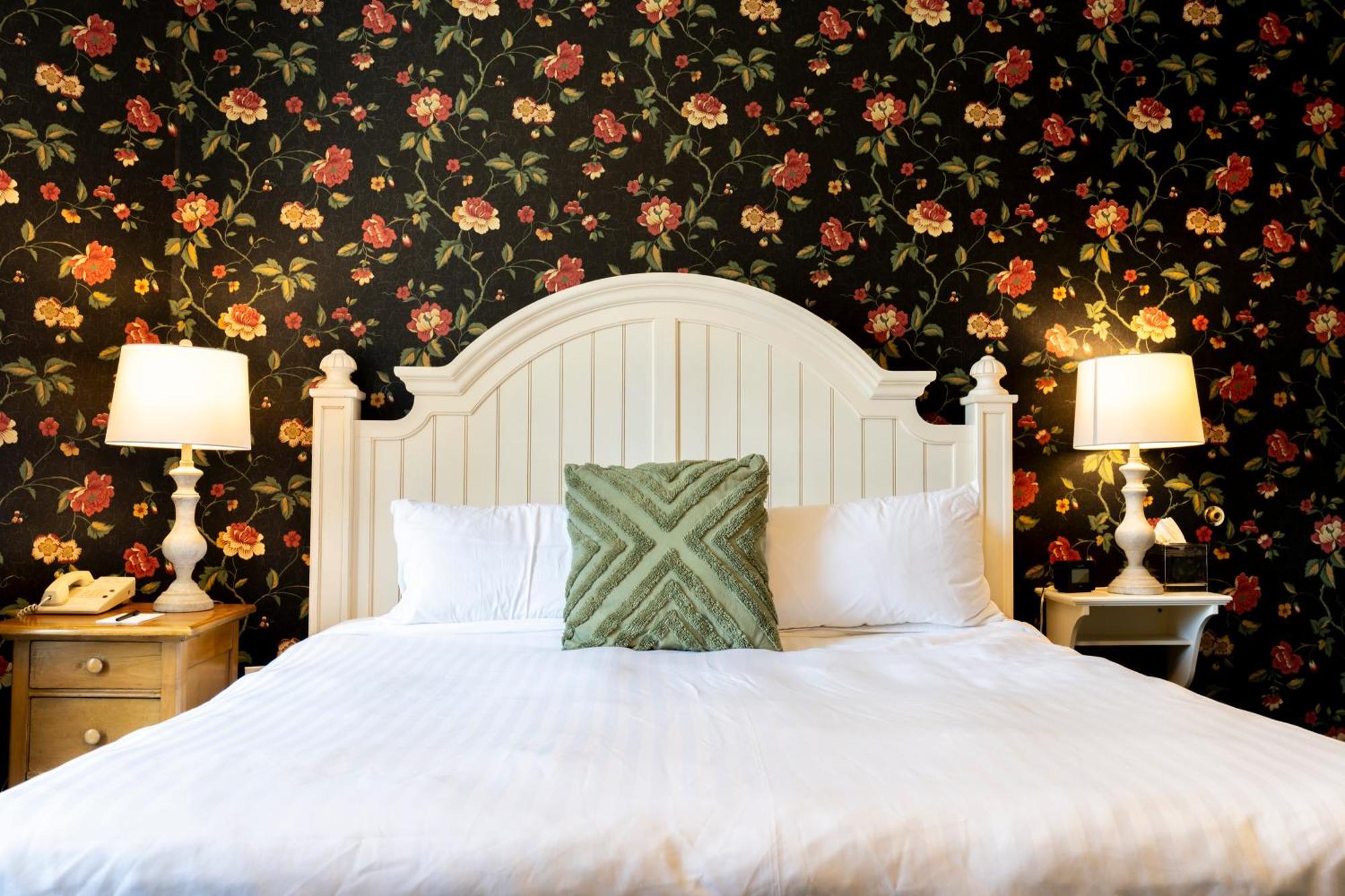 Standard Room,1611075708:JPEG