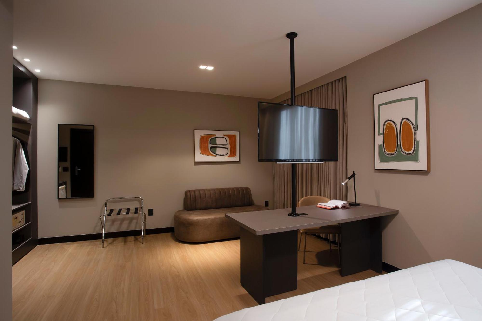 Premium Double - 1 Queen Bed