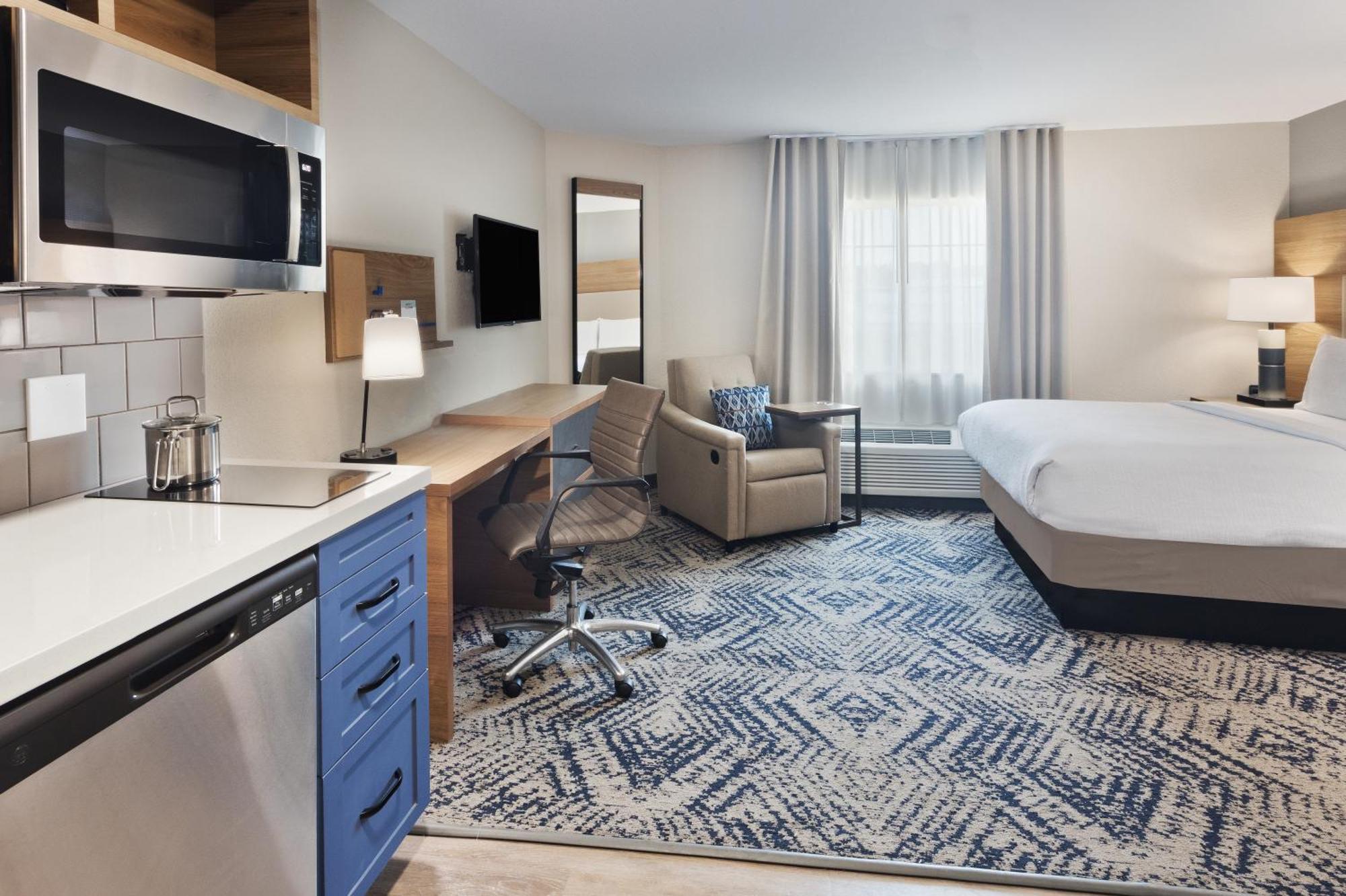 Queen Room with Bath Tub - Mobility Accessible - Non-Smoking