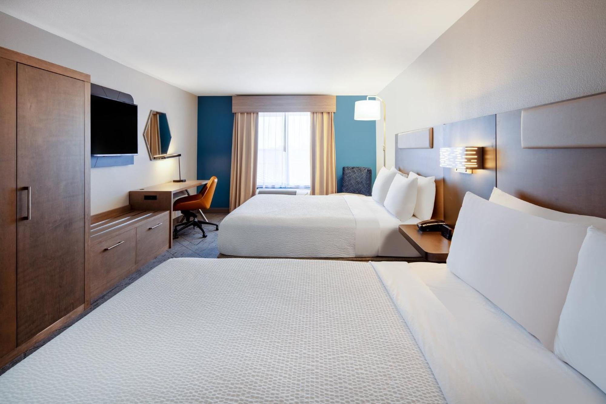 Standard Queen Room with Two Queen Beds and Shower - Mobility/Communications Accessible