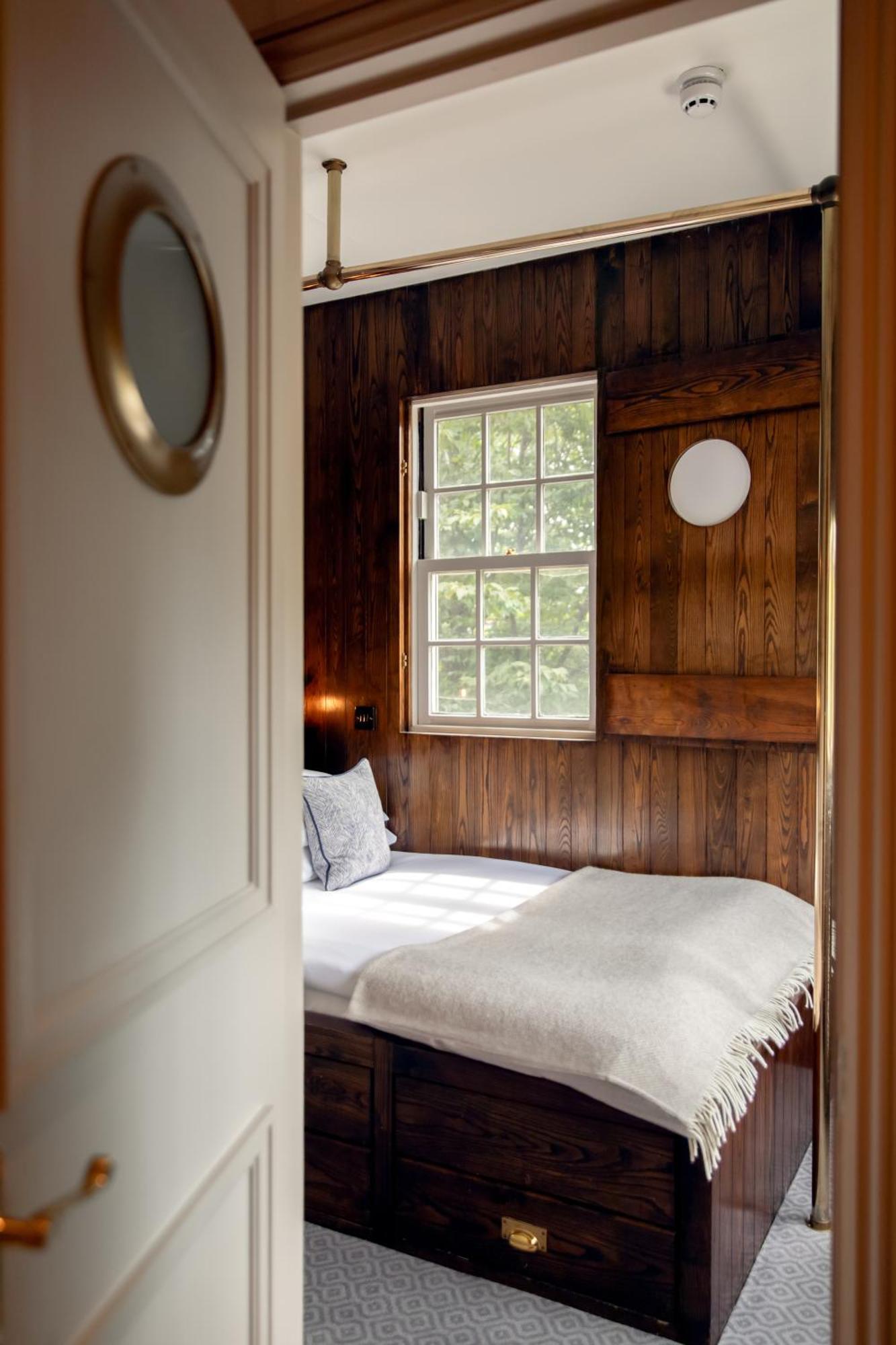 Single Room,1611083629:JPEG