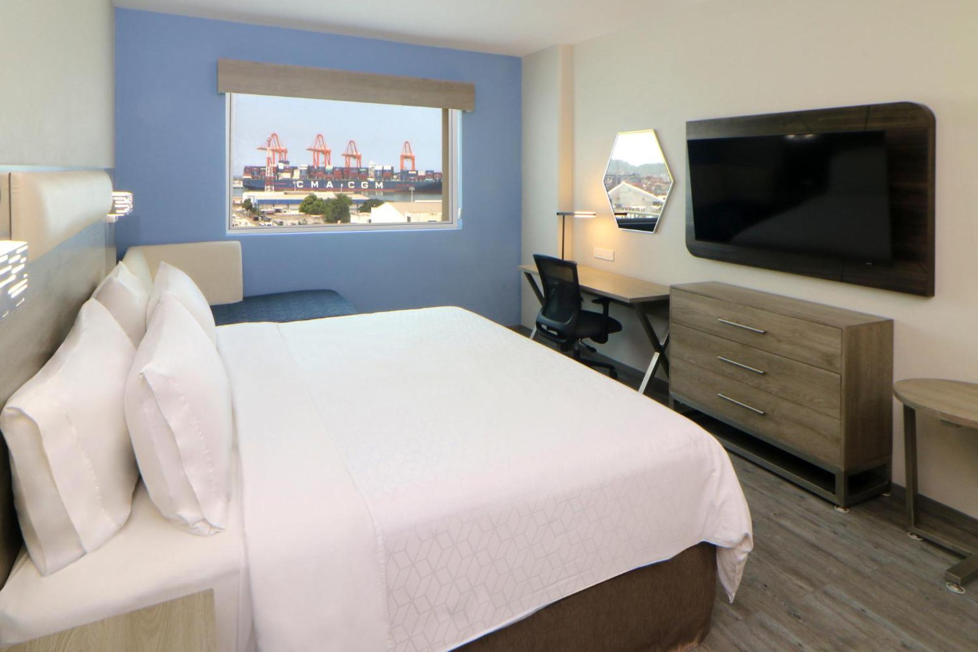 One-Bedroom Suite with Harbor View