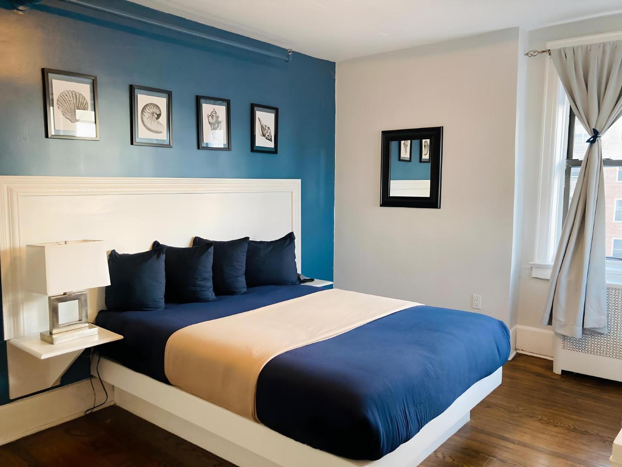Standard Queen Room