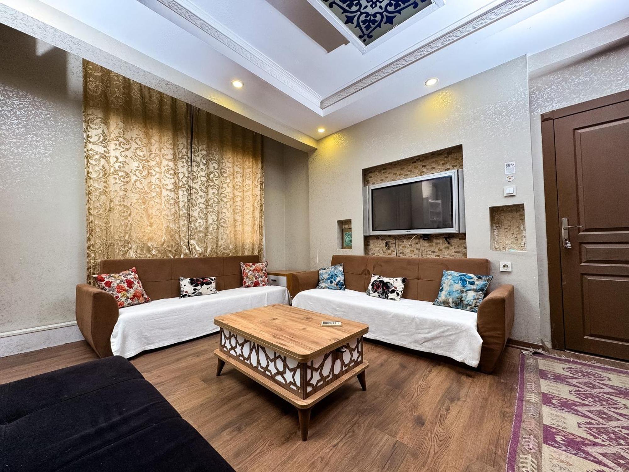 One-Bedroom Apartment Balcony,1611125433:JPEG