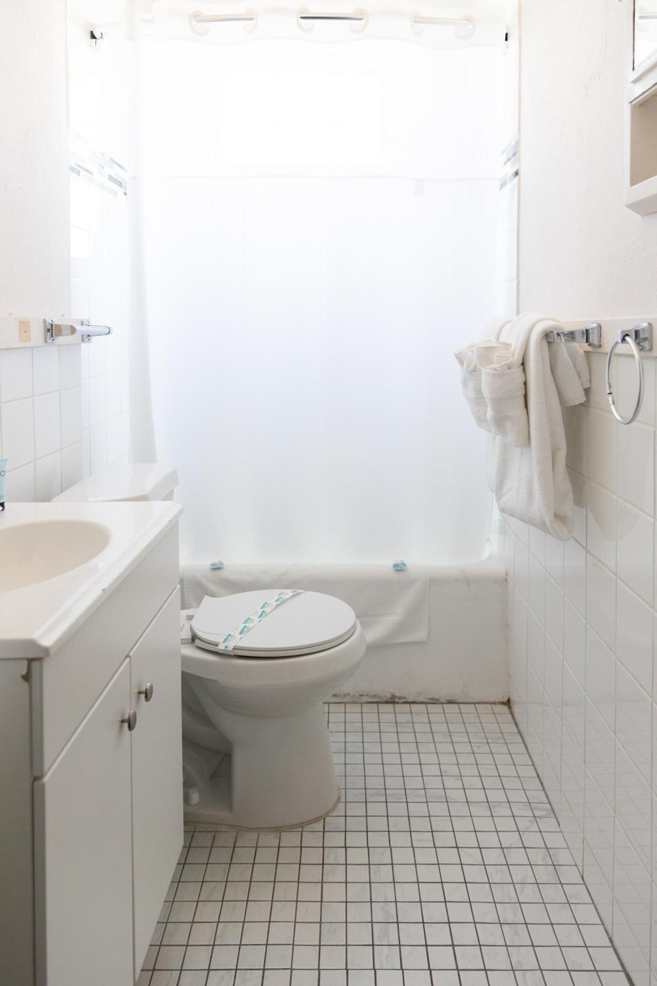 Deluxe Queen Suite