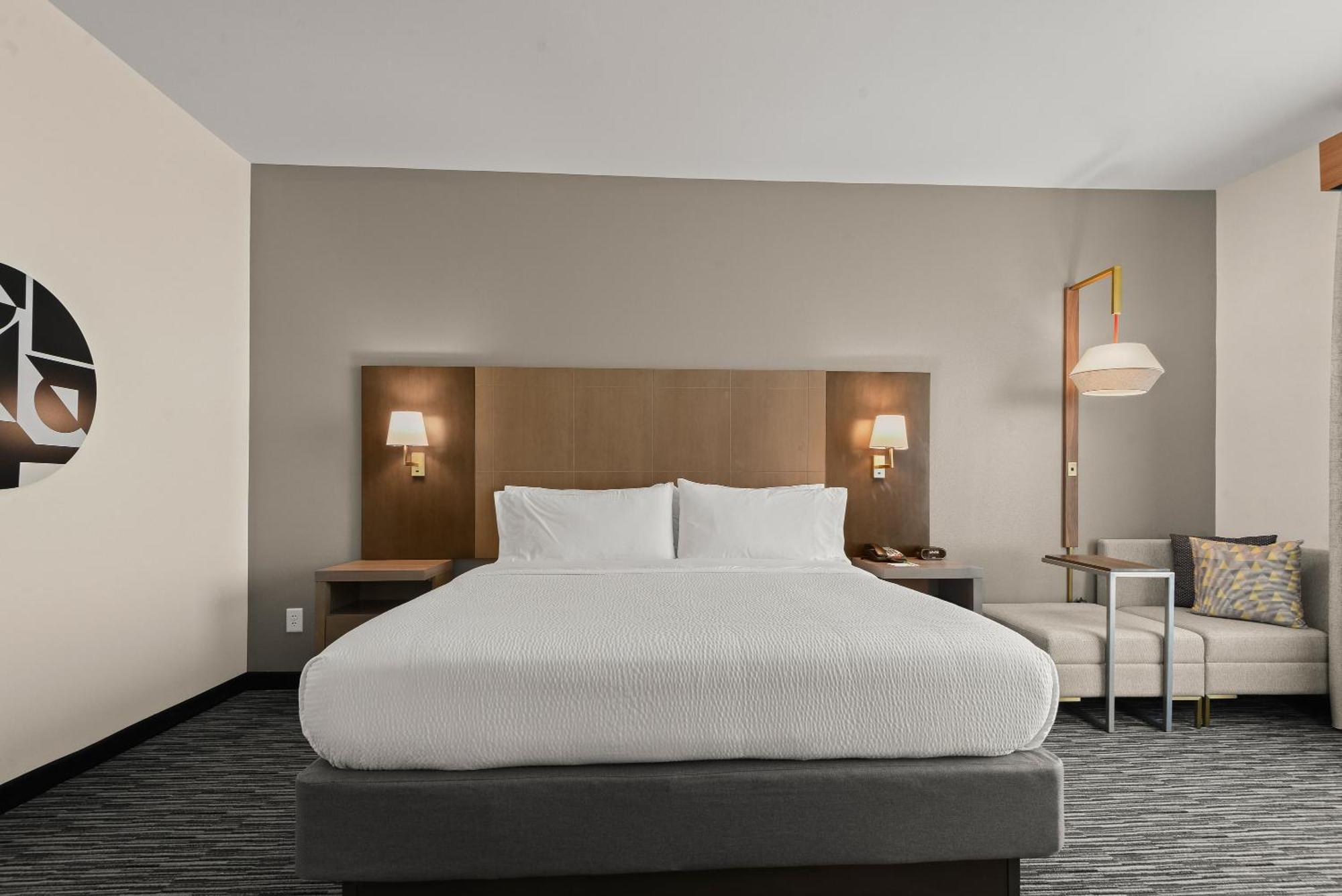 Standard King Room with Shower Bath