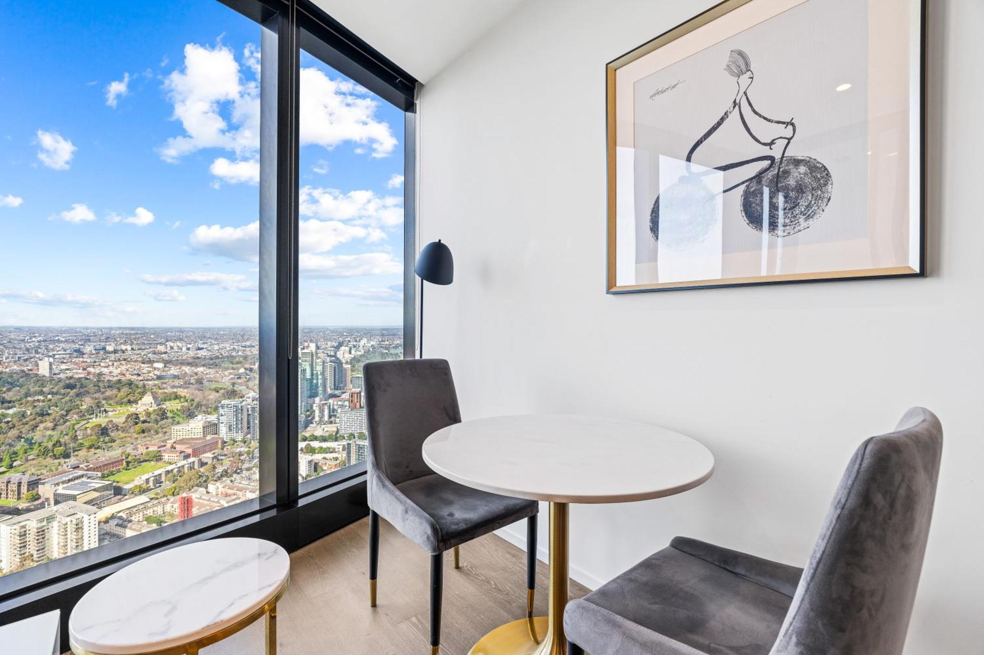 One Bedroom Sky High Apartment