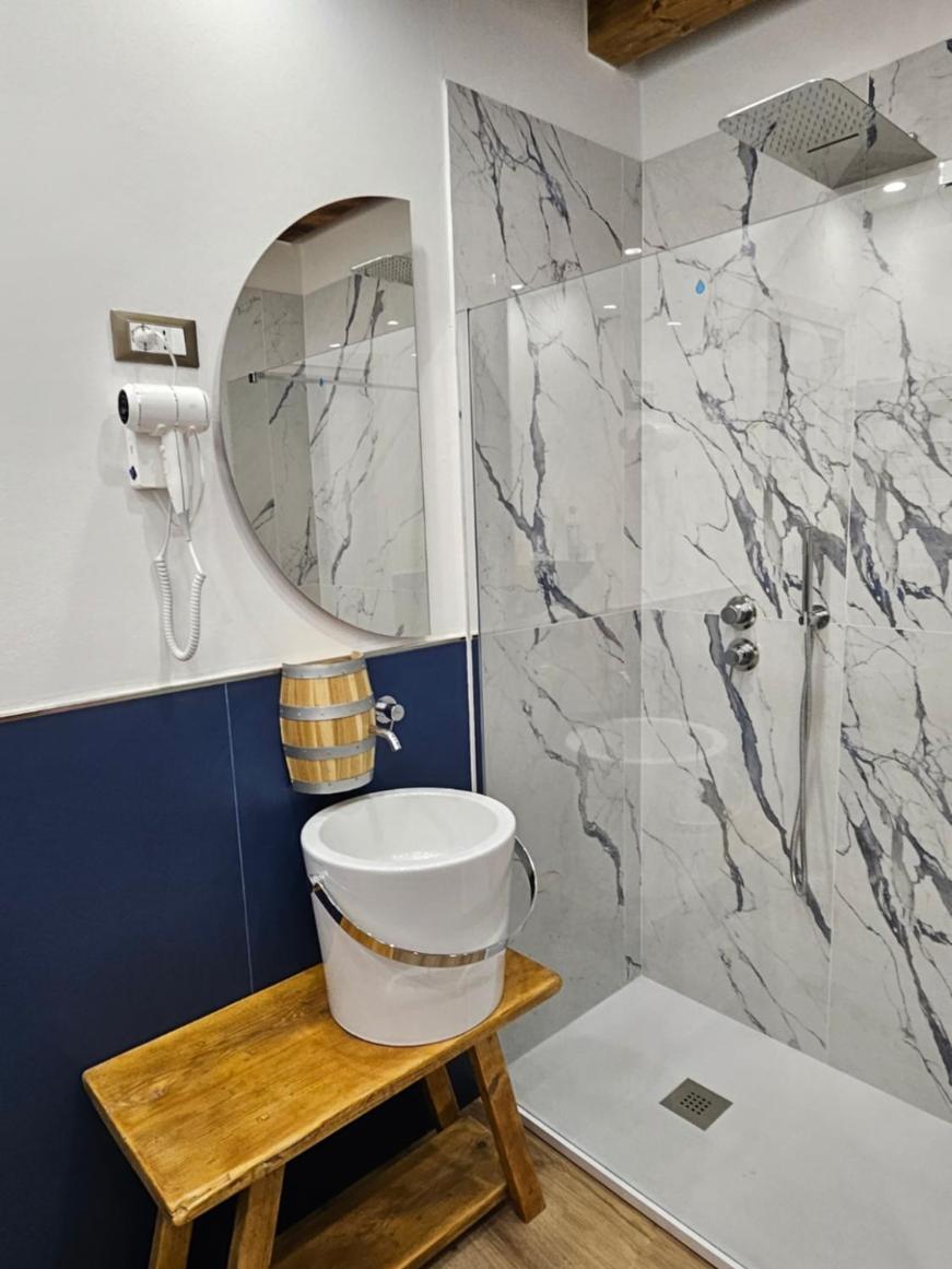 Queen Suite with Spa Bath