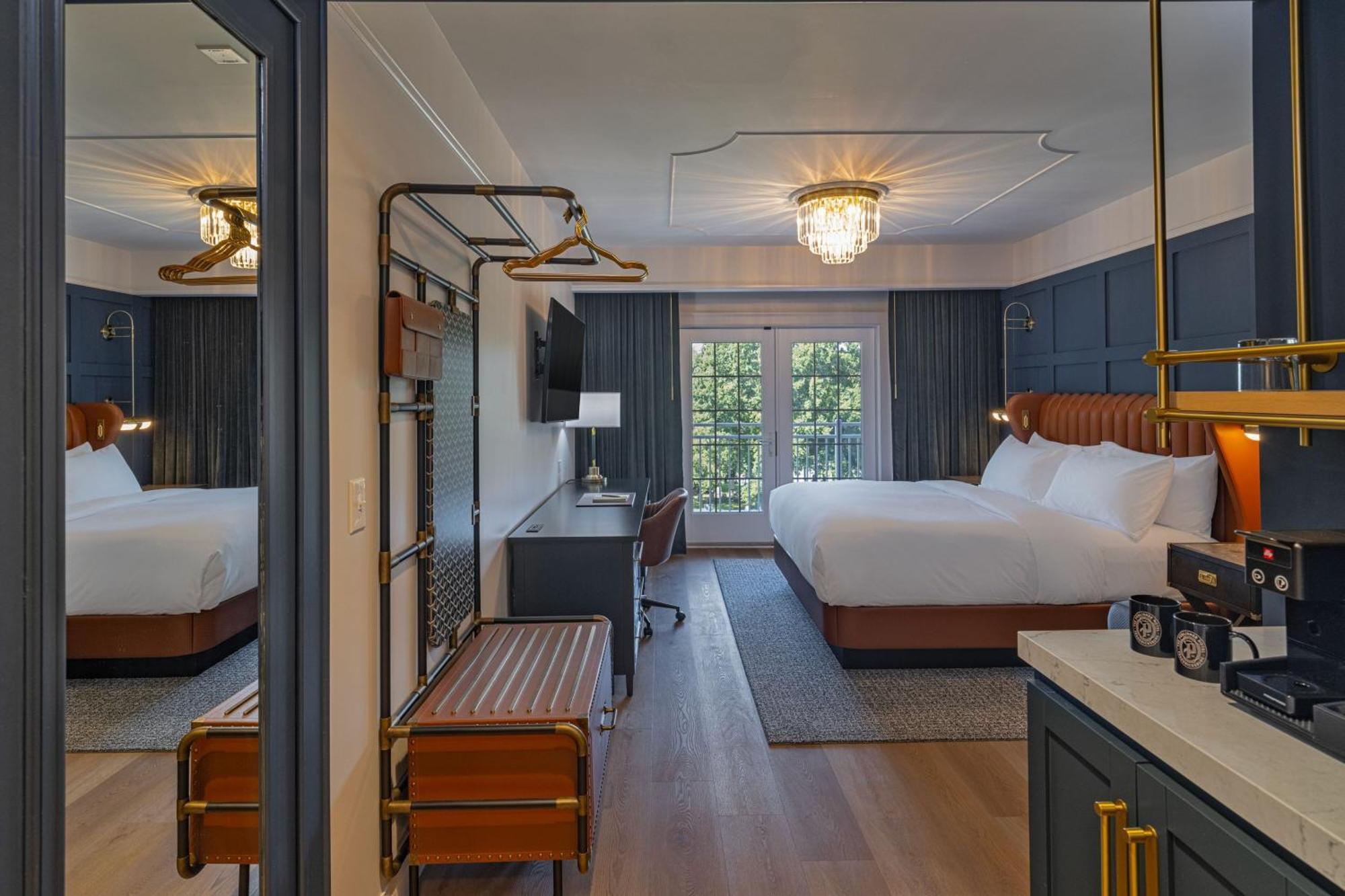 Deluxe King Room with Balcony