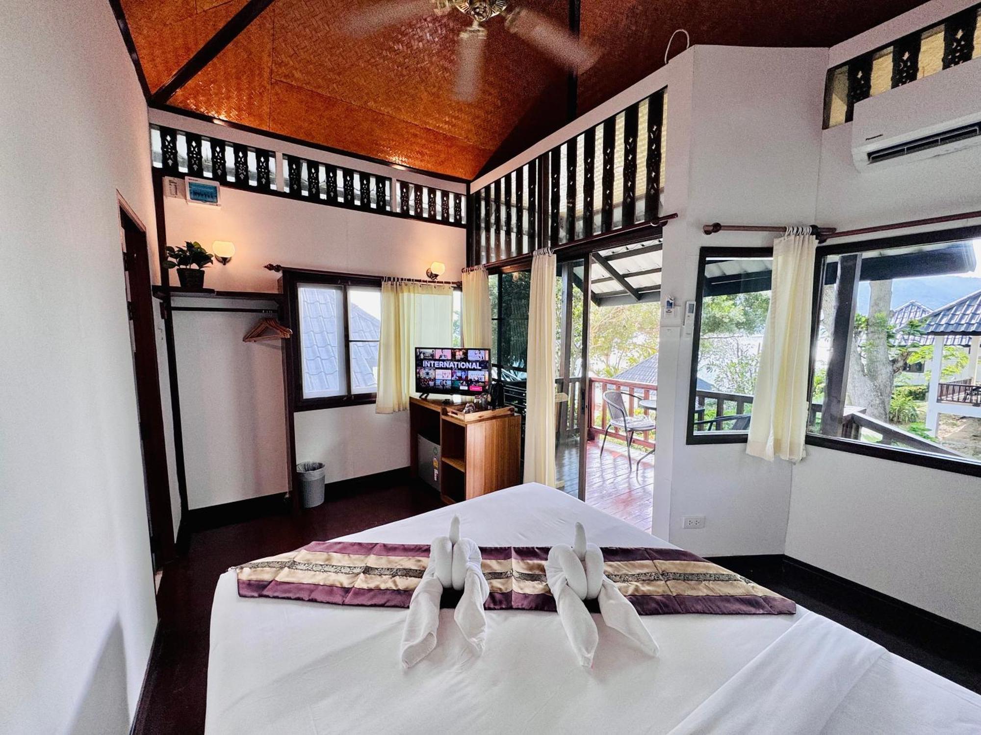 Zimmer mit Queensize-Bett und Meerblick