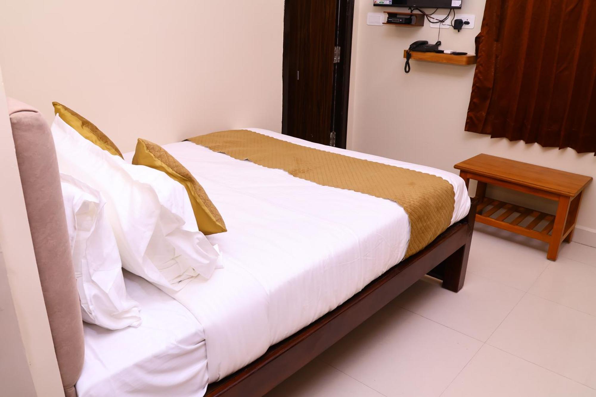 Standard Queen Room