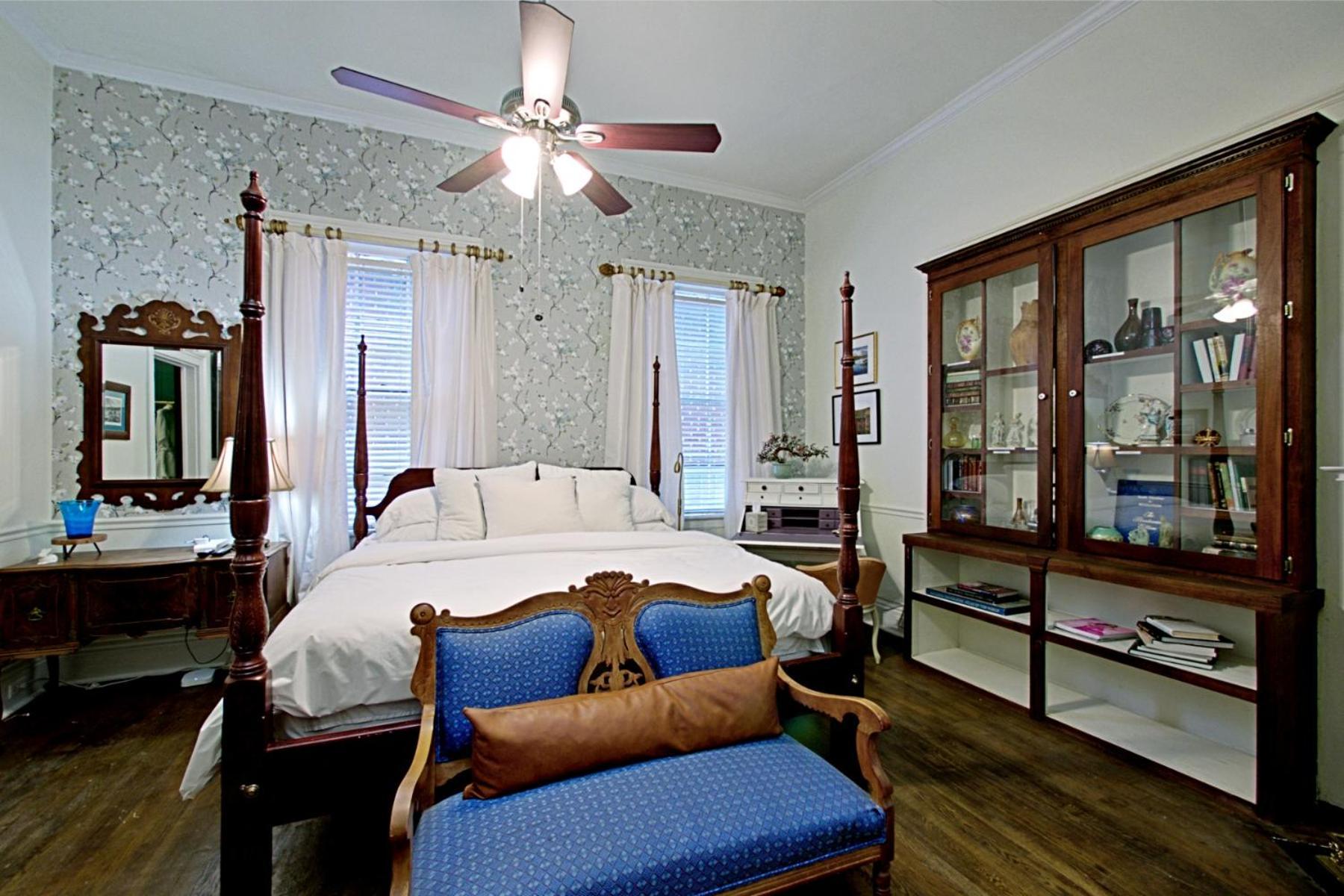 Triple Room with Shared Bathroom