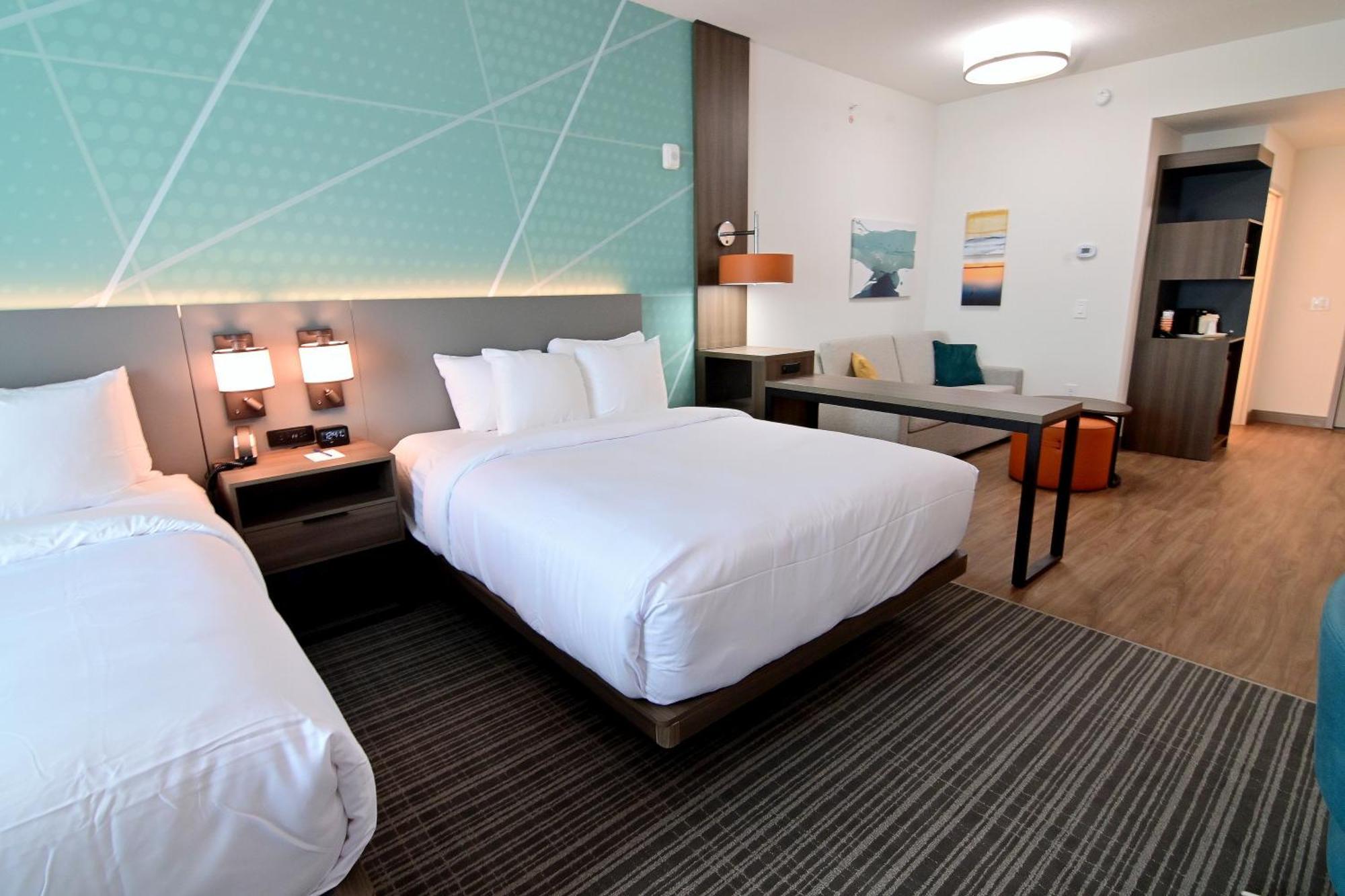 Two Queen Suites with Sofa Bed and ADA Tub - Disability Access/Non Smoking