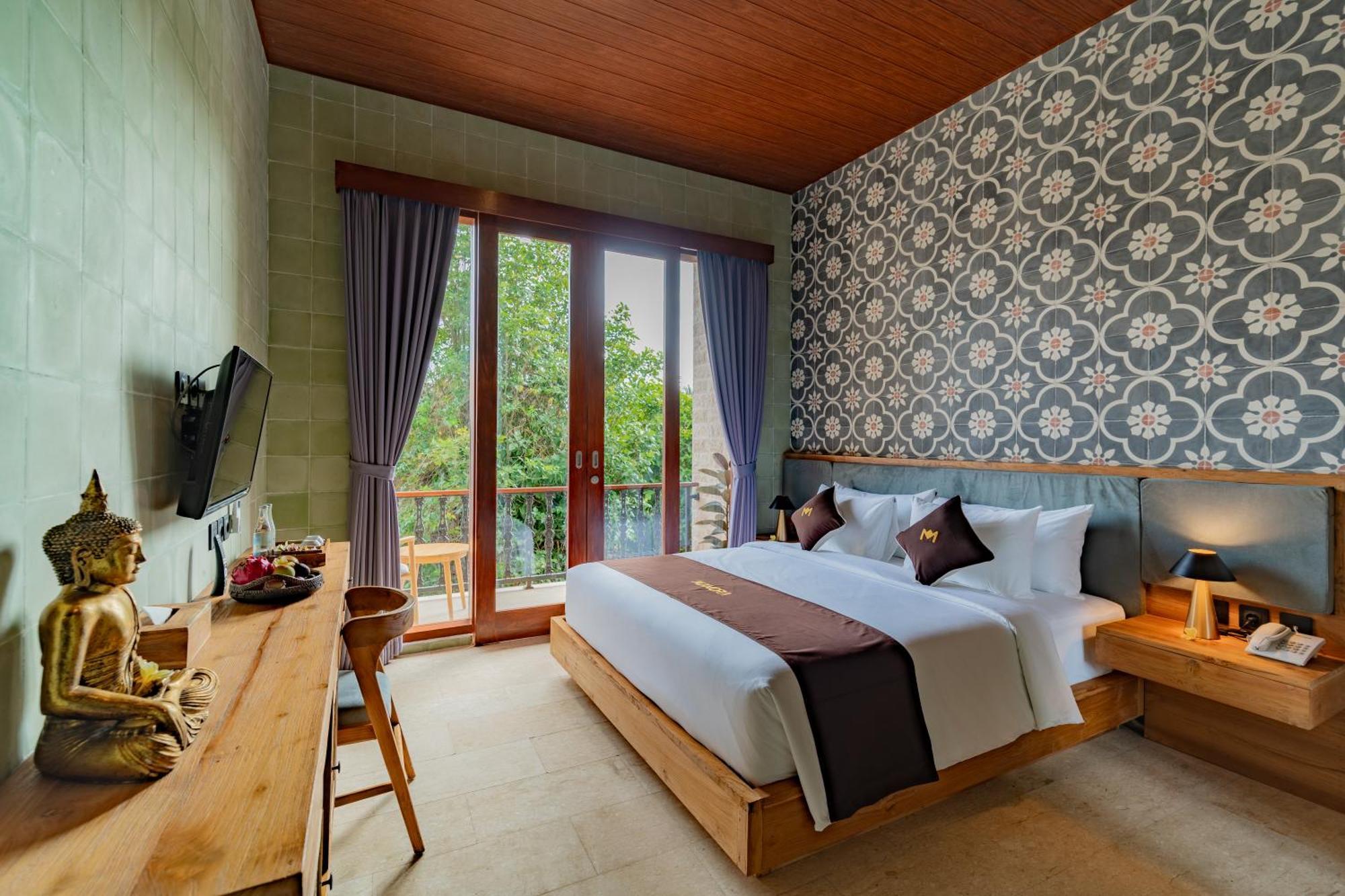 Deluxe Double Room with Balcony and Free Welcome Fruit Basket