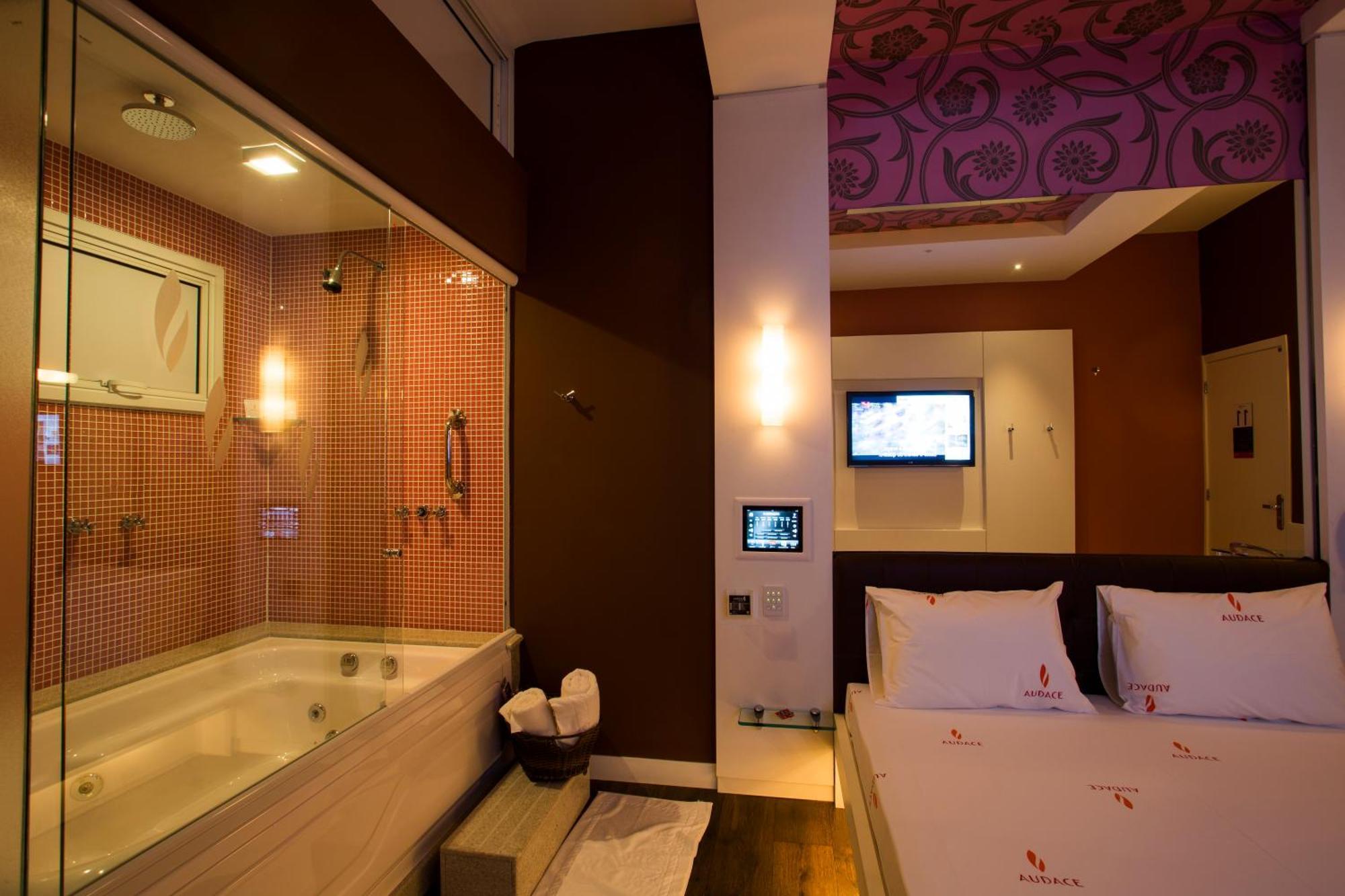 Queen Room with Spa Bath