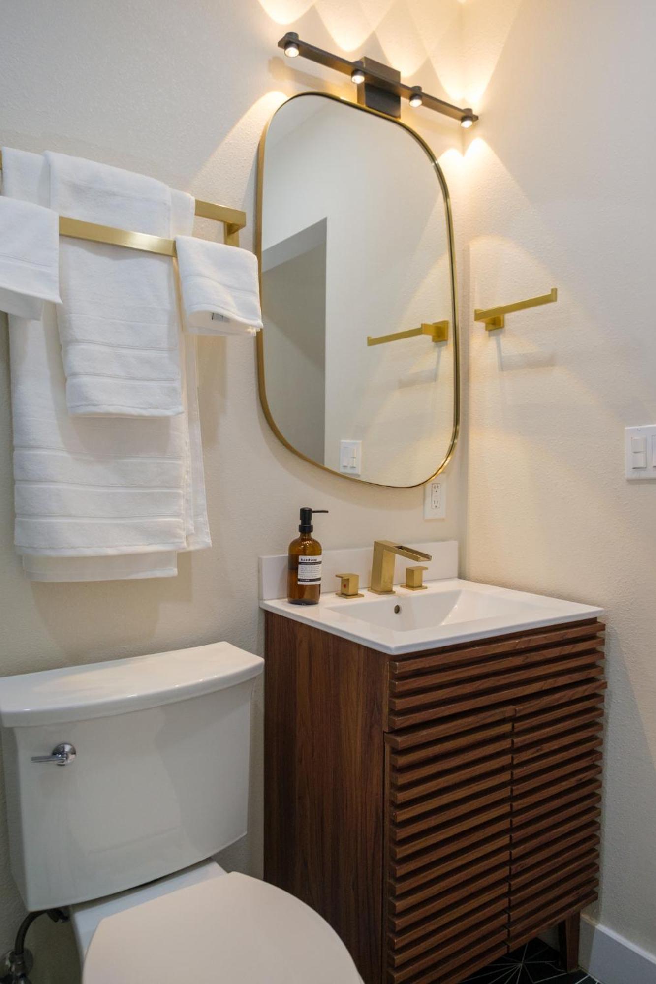 Queen Studio